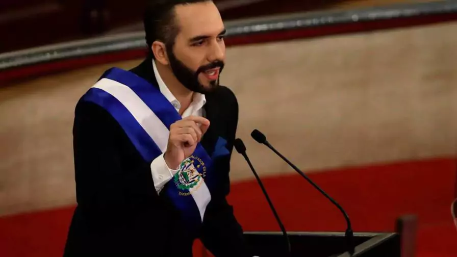 Nayib Bukele inscribe precandidatura para buscar un tercer mandato en El Salvador
