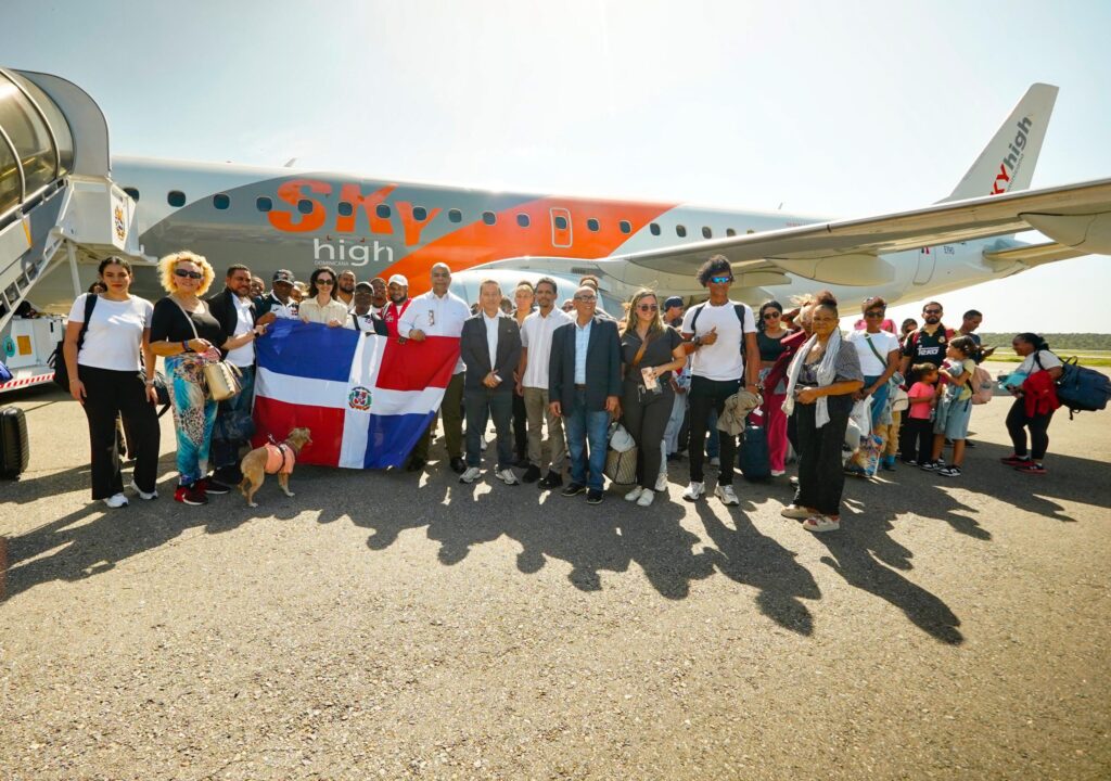 Gobierno facilita retorno de 65 dominicanos desde Venezuela en vuelo humanitario