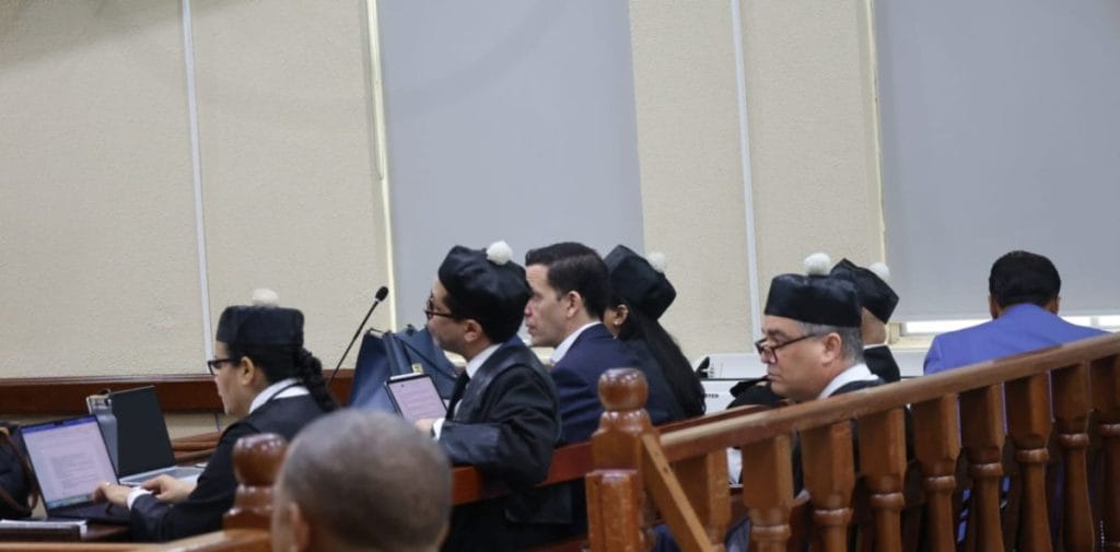 Exfuncionarios, empresarios y siete empresas figuran en el expediente
