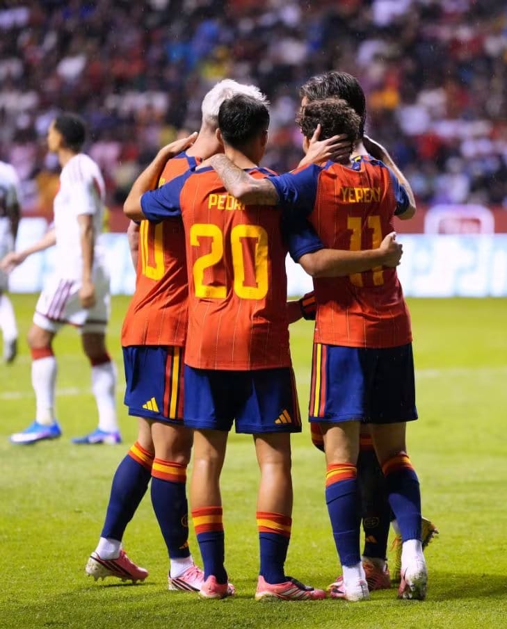 Espa&ntilde;a perfila una formaci&oacute;n con varias de sus principales figuras, mientras Cabo Verde prepara el equipo que buscar&aacute; competir en su hist&oacute;rica presentaci&oacute;n mundialista. (Selecci&oacute;n Espa&ntilde;ola de F&uacute;tbol)