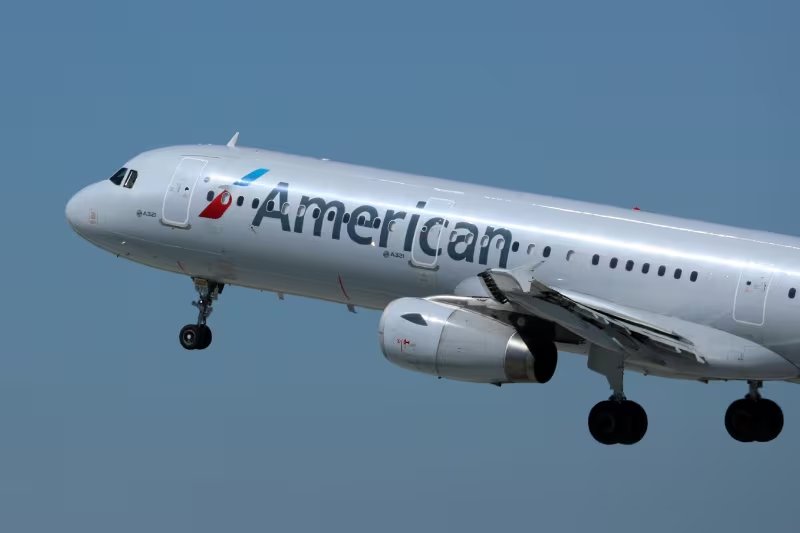 Todd Curtis estim&oacute; a partir de los datos de FlightRadar24 que los aviones de Delta y American Airlines quedaron a menos de 90 metros de distancia (REUTERS/Mike Blake/Foto de archivo)