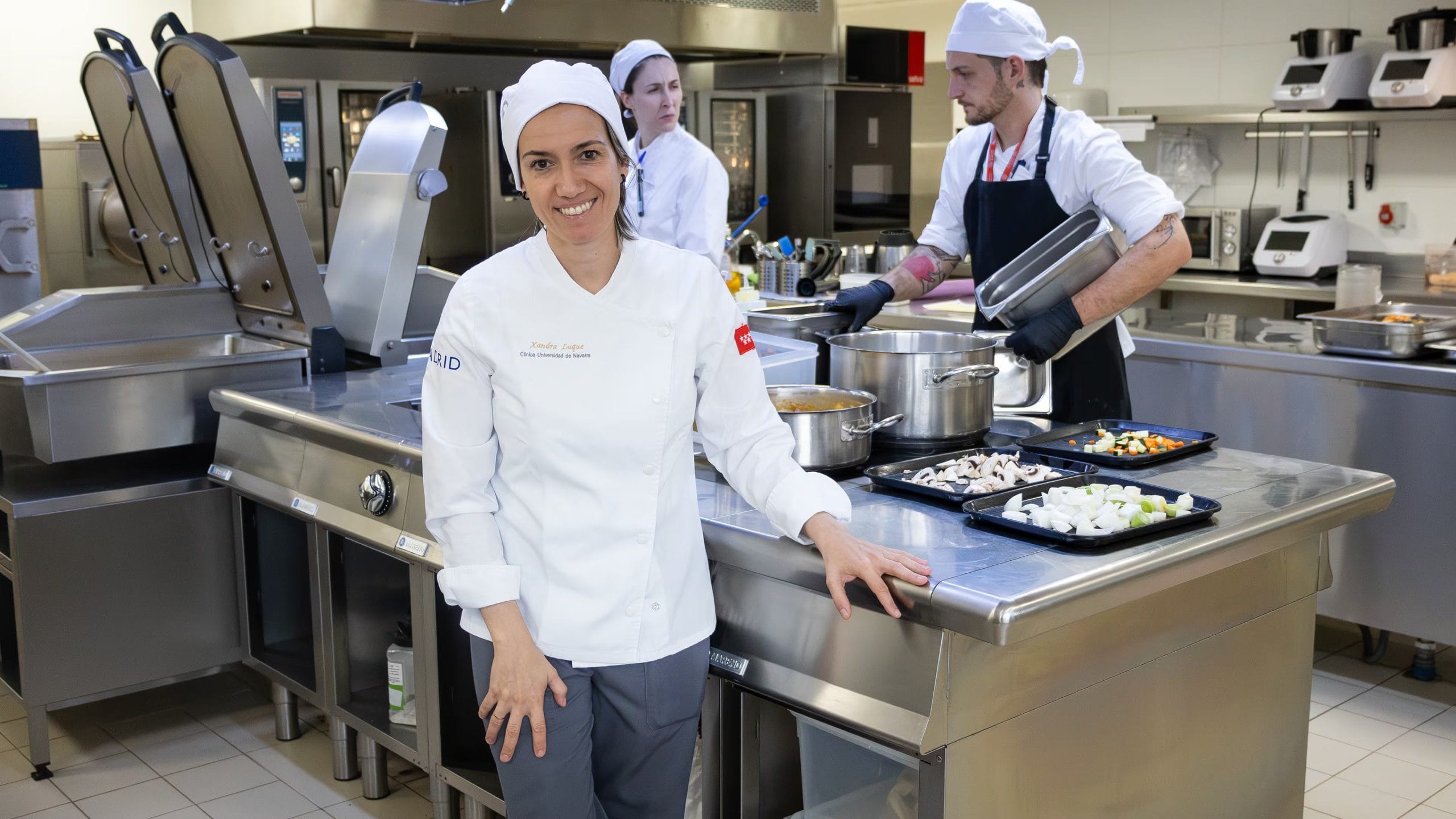 Xandra Luque, jefa de cocina de la Cl&iacute;nica Universidad de Navarra (Alejandro Higuera L&oacute;pez / Infobae)
