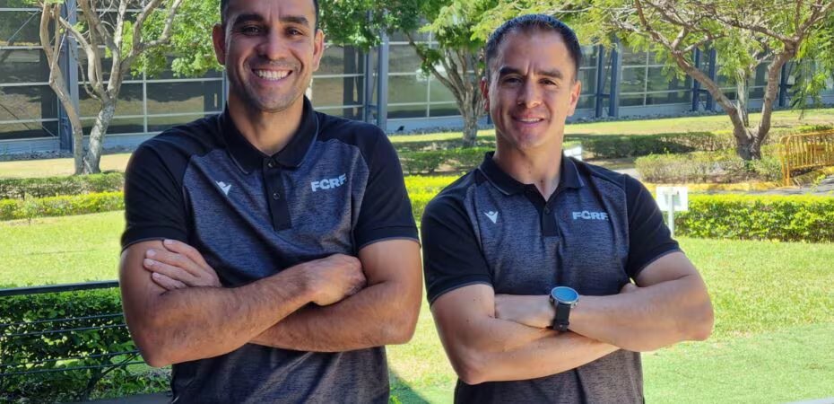 Juan Gabriel Calderón y Juan Carlos Mora integrarán el cuerpo arbitral del legendario partido 1,000 de los Mundiales este 20 de junio (Cortesía El Observador CR).