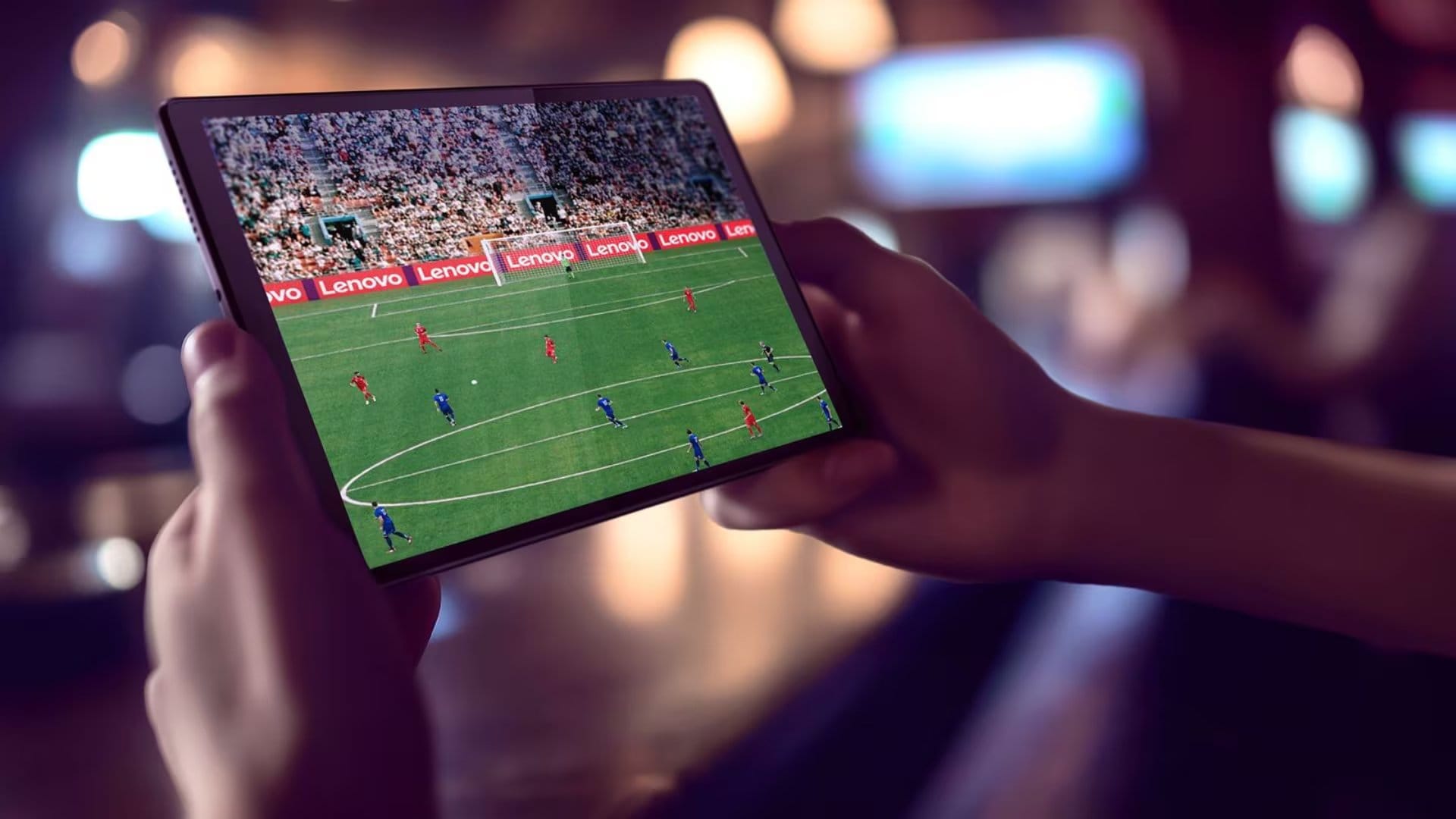 La producci&oacute;n suma repeticiones hiperrealistas, perspectivas in&eacute;ditas desde c&aacute;maras corporales de &aacute;rbitros y visualizaciones precisas de posiciones, mientras sistemas inteligentes orientan a asistentes en estadios y reducen aglomeraciones con sensores y an&aacute;lisis - (Lenovo)