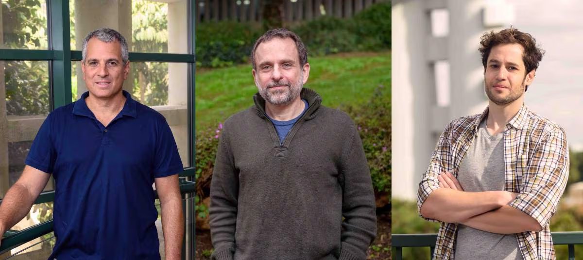 Un equipo del Instituto Weizmann de Ciencias propuso en Nature Astronomy un nuevo método para detectar huellas de vida fuera de la Tierra. (izq.) Prof. Yohai Kaspi, Prof. Itay Halevy y Dr. Gideon Yoffe ( Instituto Weizmann)