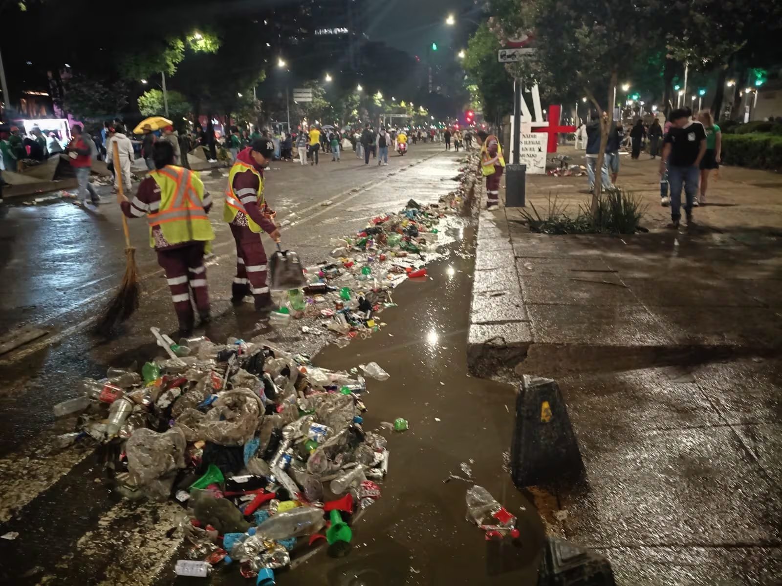 El gobierno capitalino refuerza el operativo tras la celebración anterior que dejó más de 40 toneladas de basura y daños en mobiliario urbano. (X/SOBSECDMX)
