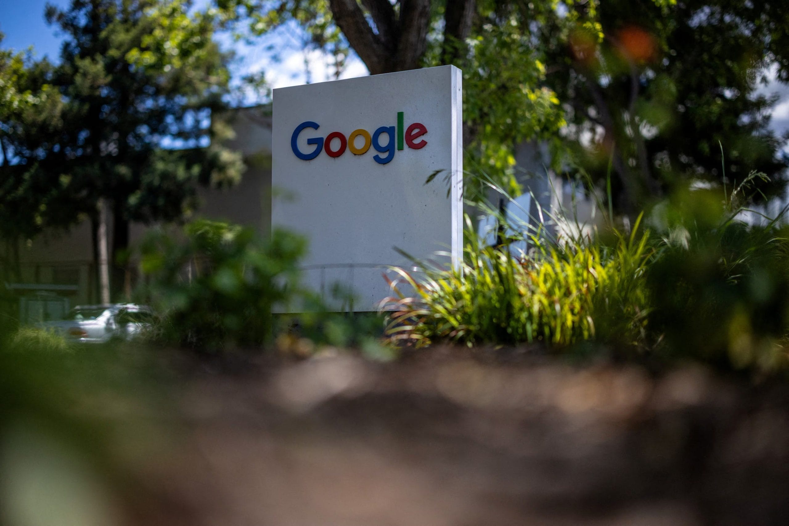 Google se podr&aacute; seguir usando en los computadores u otros dispositivos de funcionarios p&uacute;blicos. REUTERS/Carlos Barria/File Photo