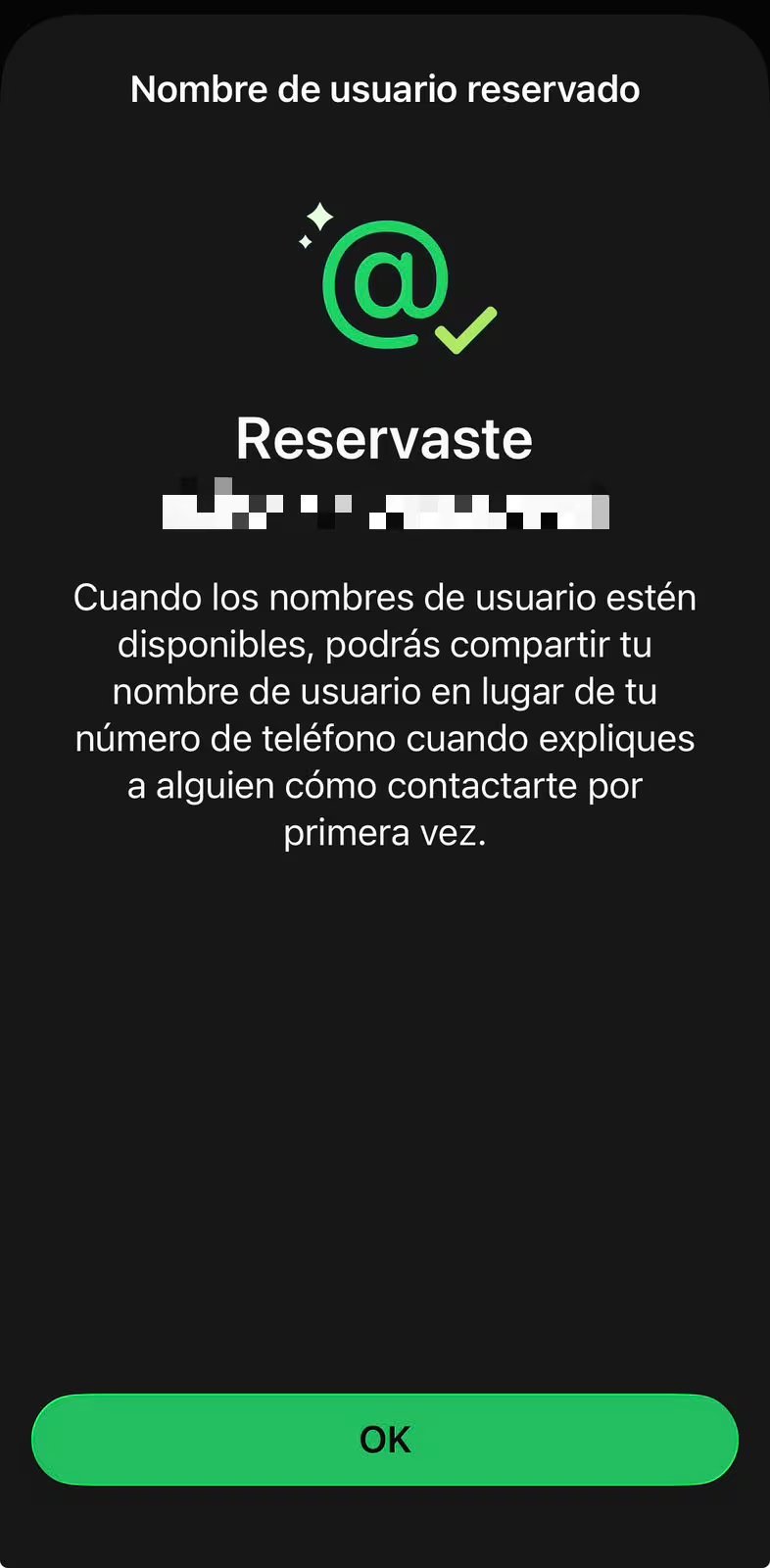 Reservarlo lleva segundos: Ajustes > Cuenta > Nombre de usuario. (WhatsApp)<br />
» class=»aligncenter size-full» src=»https://nnacionales.com/wp-content/uploads/2026/06/localimages/Como-reservar-mi-nombre-en-WhatsApp-y-evitar-compa-2.jpg» style=»width:100%; height:auto; margin-bottom: 20px;»/></p>
<p>WhatsApp subraya que el control sobre la privacidad es el pilar de esta función. <strong>Alice Newton-Rex</strong>, vicepresidenta de Producto de la compañía, señaló: </p>
<blockquote>
<p>“La privacidad consiste fundamentalmente en darle control a las personas. Siempre les hemos dado control sobre sus mensajes a través del cifrado de extremo a extremo”.</p>
</blockquote>
<p> Con la llegada de los nombres de usuario, la gestión de la información personal se expande.</p>
<h3>Requisitos y funcionamiento para elegir tu nombre de usuario</h3>
<p>La reserva de nombres de usuario ya está disponible para todos los usuarios a nivel mundial, con el objetivo de permitir la elección antes del lanzamiento oficial de la función, programado para más adelante en <strong>2026</strong>.</p>
<p>El sistema acepta <strong>letras latinas</strong>, <strong>números</strong>, <strong>puntos</strong> y <strong>guiones bajos</strong>, en un formato similar al de otras plataformas como <strong>Instagram</strong> o <strong>Facebook</strong>. Cada nombre es único; si ya está en uso, no podrá ser asignado a otra persona.</p>
<p><img decoding=
