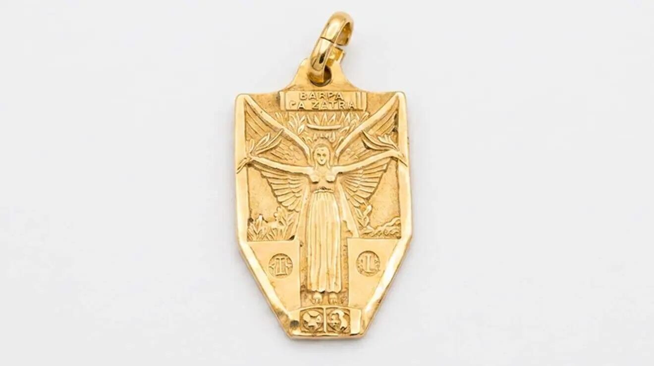 La medalla otorgada por la FIFA a los campeones del Mundial de 1930 fue entregada varios meses después de la consagración, el 11 de noviembre de ese año, en la sede de la Asociación Uruguaya de Fútbol (Recreación digital Gemini)