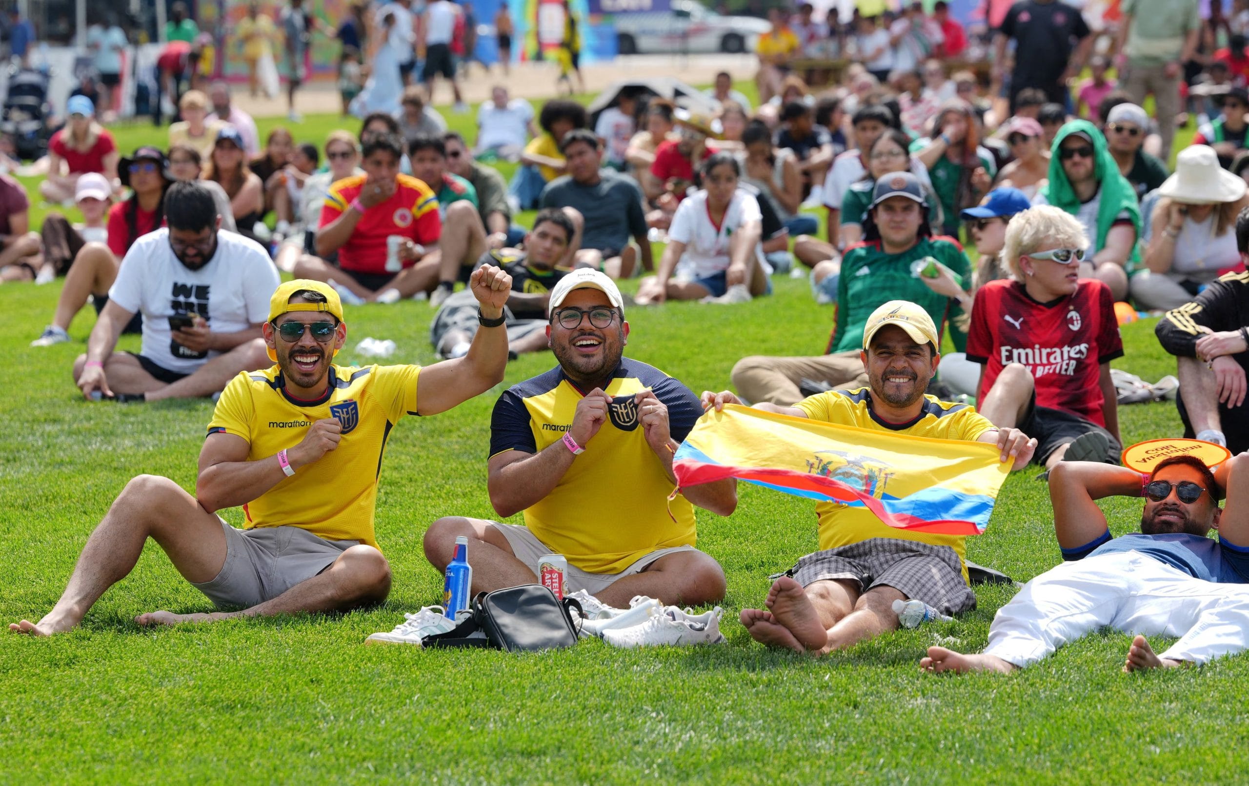 El 11 de junio de 2026 fanáticos de Ecuador reaccionan en la zona de aficionados en Washington D.C. (REUTERS/Ken Cedeno)
