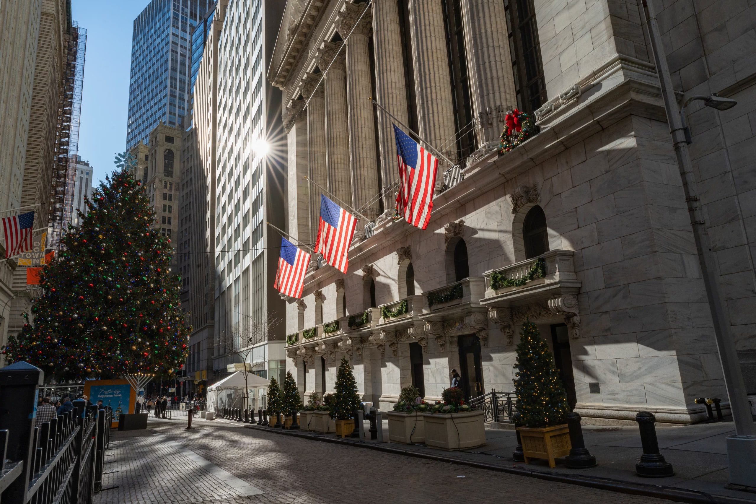 Fotograf&iacute;a del archivo del edificio sede de la Bolsa de Valores de Nueva York, en Wall Street (NY, EE.UU.). EFE/&Aacute;ngel Colmenares
