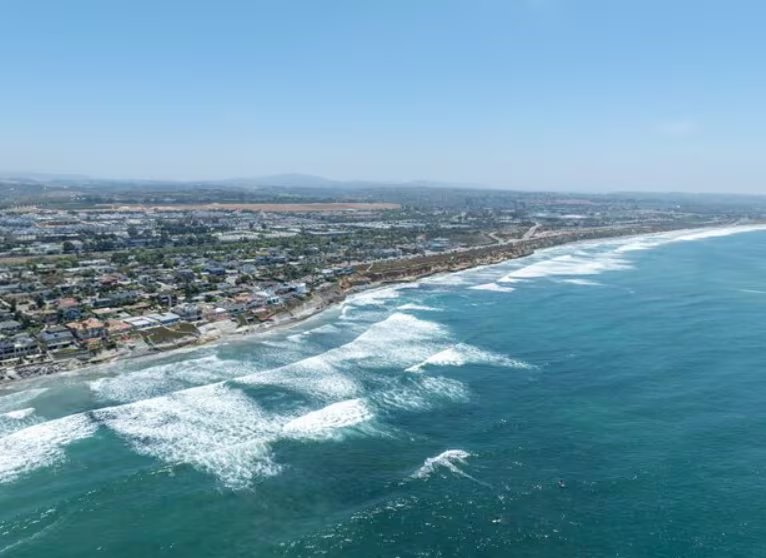Carlsbad emerge como uno de los destinos favoritos para quienes buscan residencias frente al mar y exclusividad (Magnific)