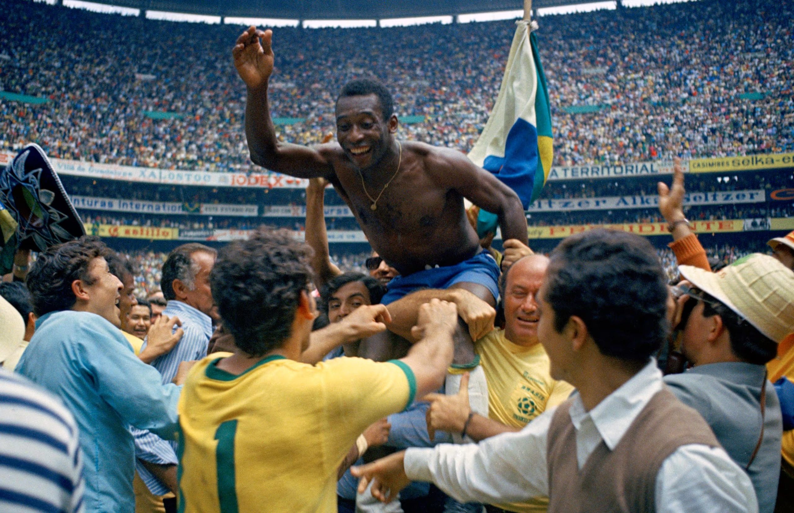 Pelé también será homenajeado en la ceremonia inaugural tras hacer historia con Brasil en el Mundial de 1970 (AP Foto,File)