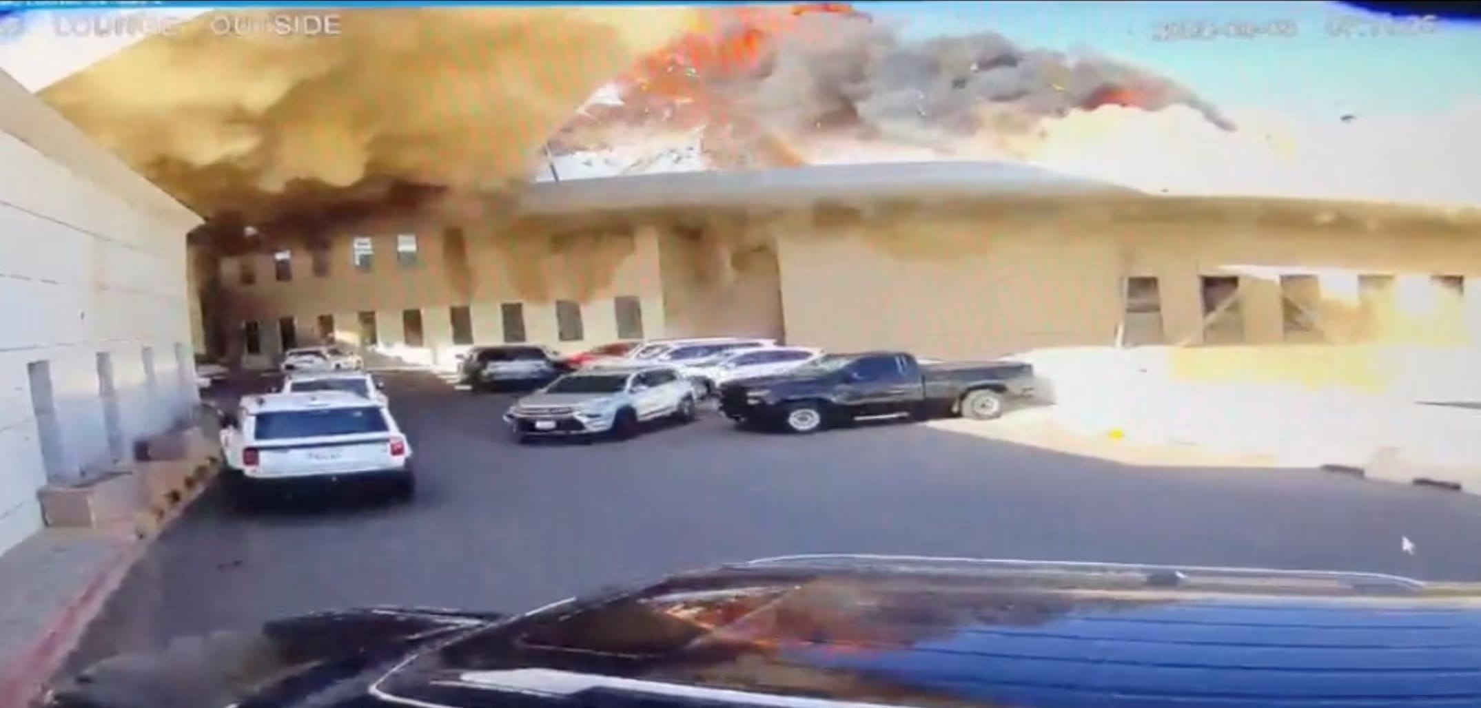 Los videos del aeropuerto muestran la trayectoria recta del dron y la bola de fuego que siguió al impacto.