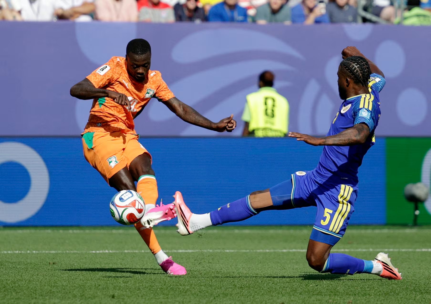 Un doblete de Nicolas P&eacute;p&eacute;
sell&oacute; la clasificaci&oacute;n de Costa de Marfil a la segunda ronda del Mundial 2026, siendo la primera vez que consigue este hito - cr&eacute;dito Pilar Olivares/REUTERS