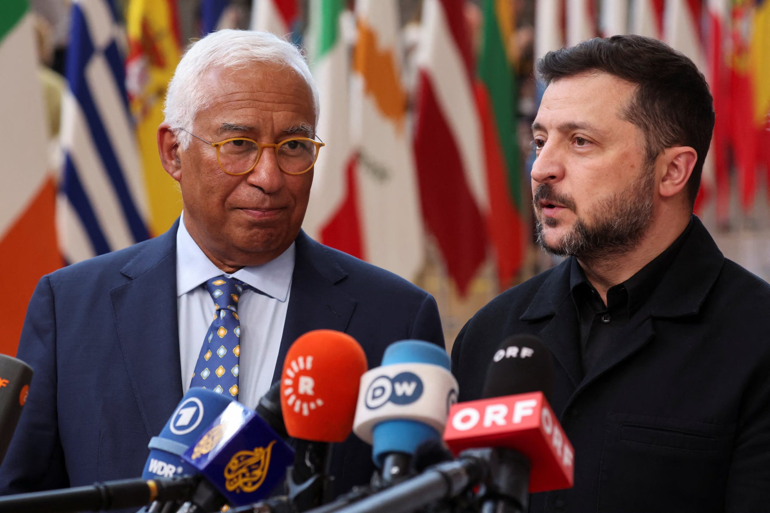 Ant&oacute;nio Costa y Volod&iacute;mir Zelenski en Bruselas, 18 de junio de 2026. La cita reafirma el giro de la UE hacia el liderazgo de su propia seguridad y la apertura de canales diplom&aacute;ticos con Mosc&uacute;. (REUTERS/Laia Ros)