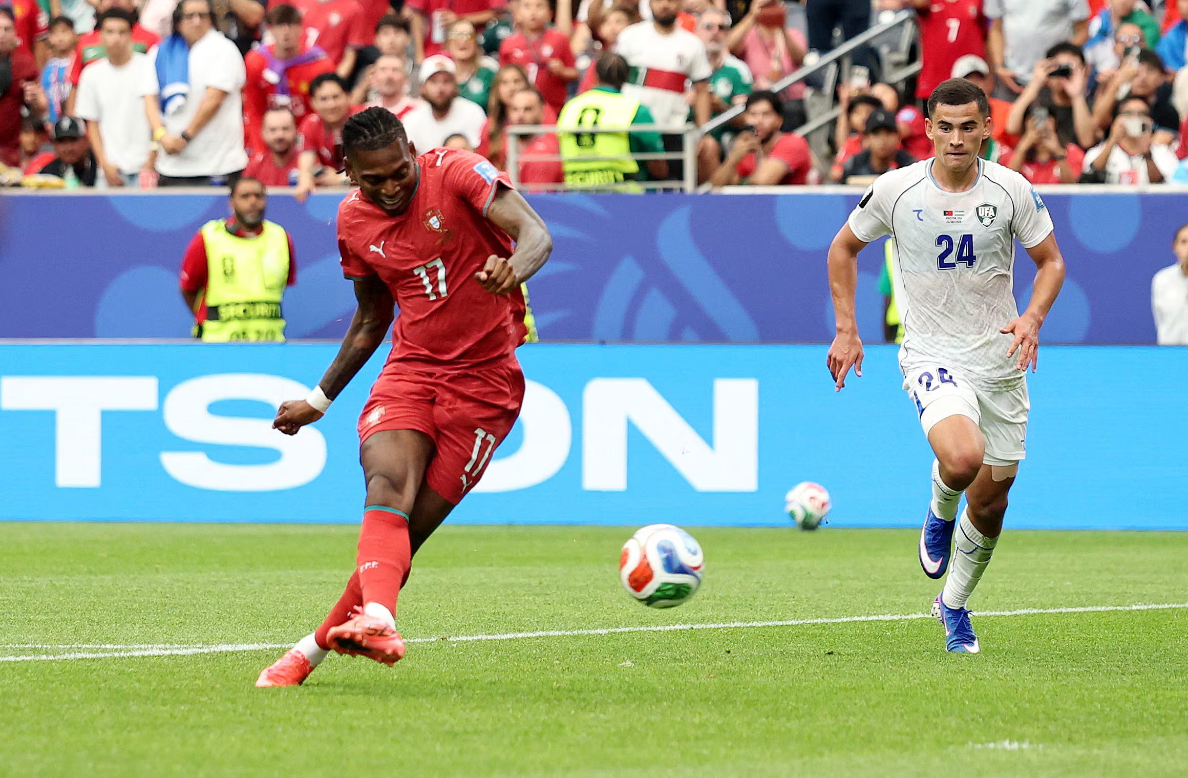 Portugal gole&oacute; 5-0 a Uzbekist&aacute;n en el Houston Stadium con dos goles de Cristiano Ronaldo y tantos de Nuno Mendes y Rafael Le&atilde;o - cr&eacute;dito Phil Noble/REUTERS