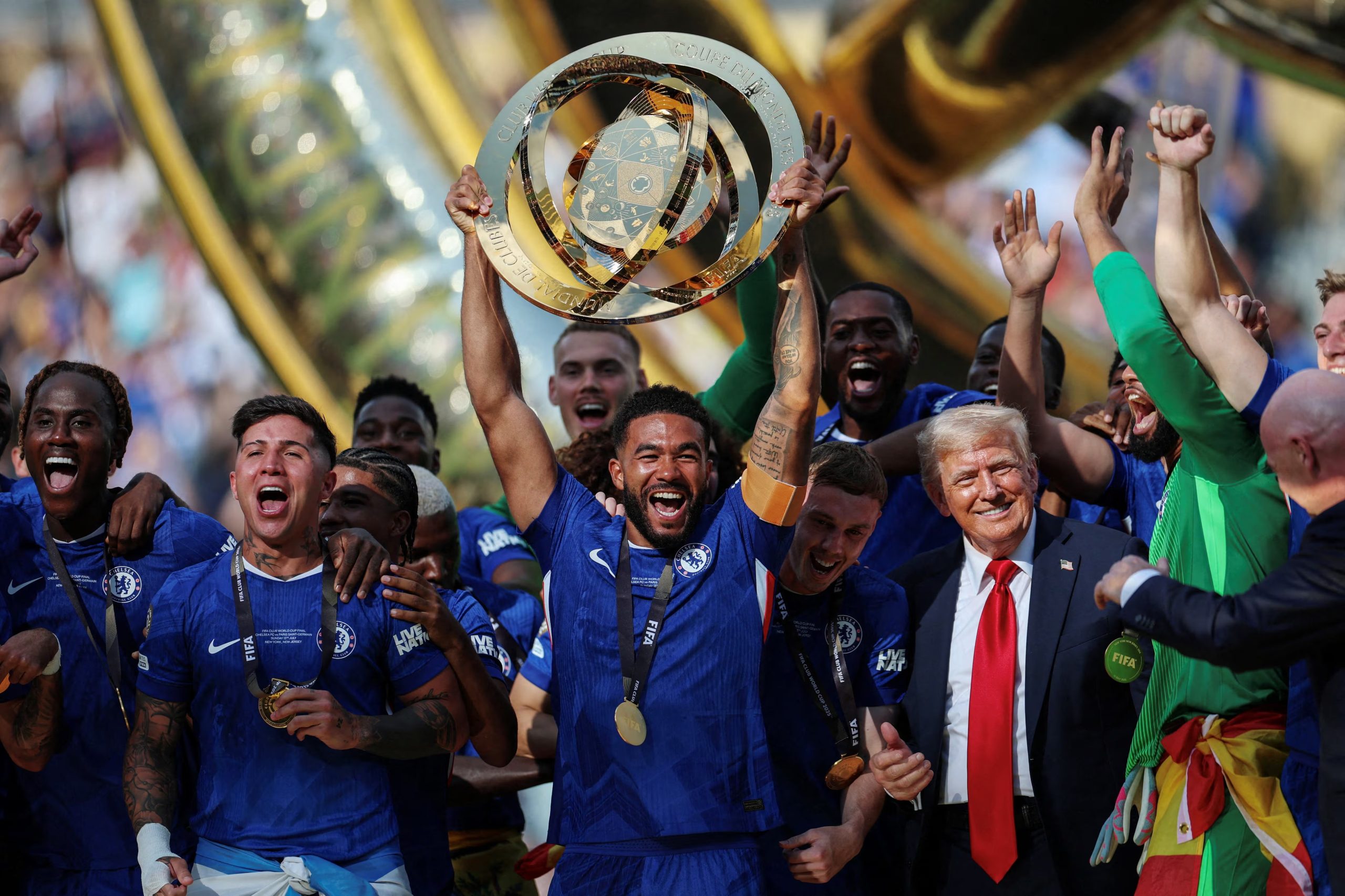 El acuerdo global de streaming entre la FIFA y Apple no prosperó en 2025, y la transmisión del Mundial de clubes quedó a manos de DAZN (REUTERS)