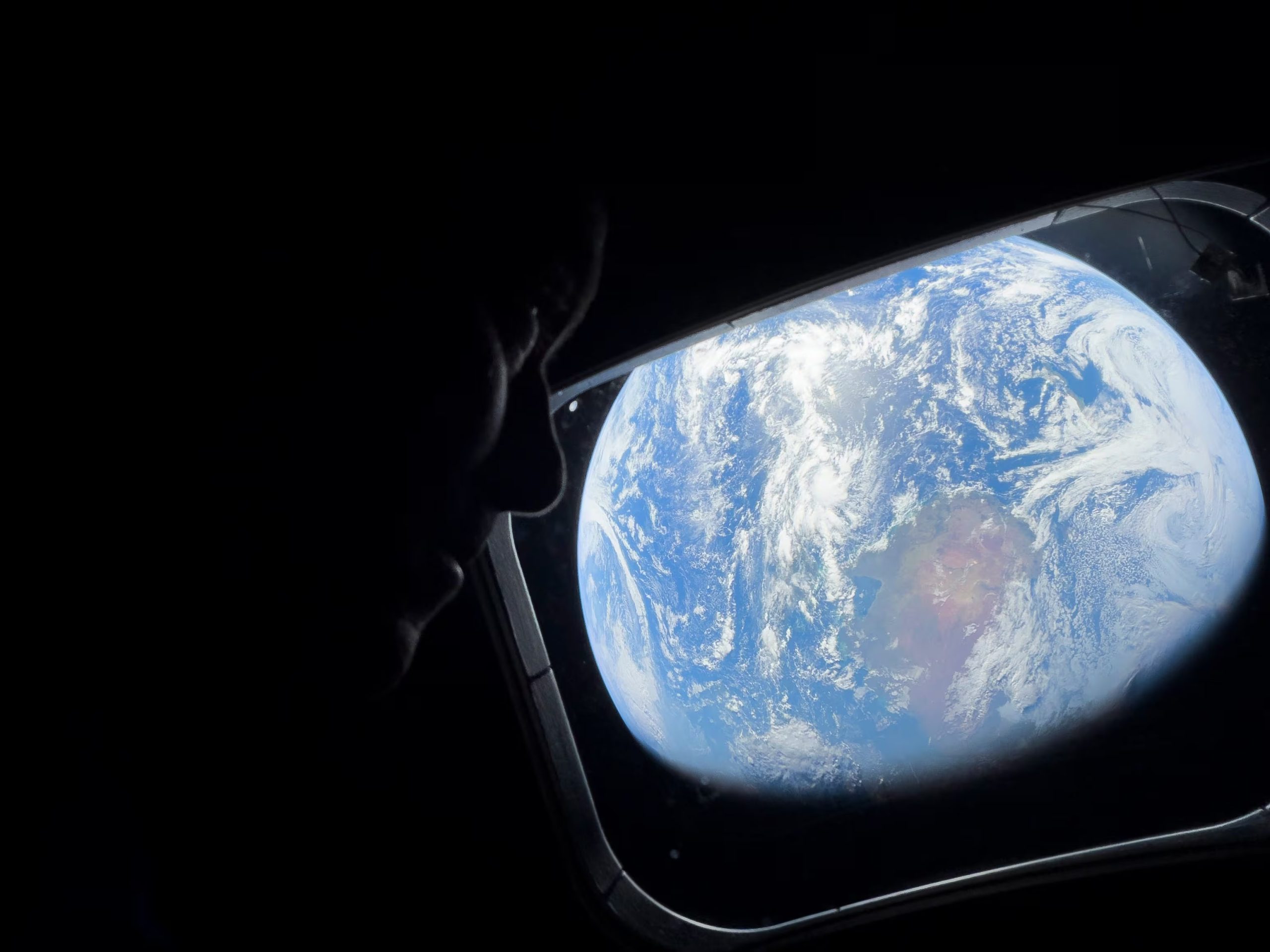 Astronautas y controladores de misión compartieron el mismo lenguaje técnico gracias a sesiones conjuntas, lo que mejoró la comunicación científica durante la misión Artemis II.
