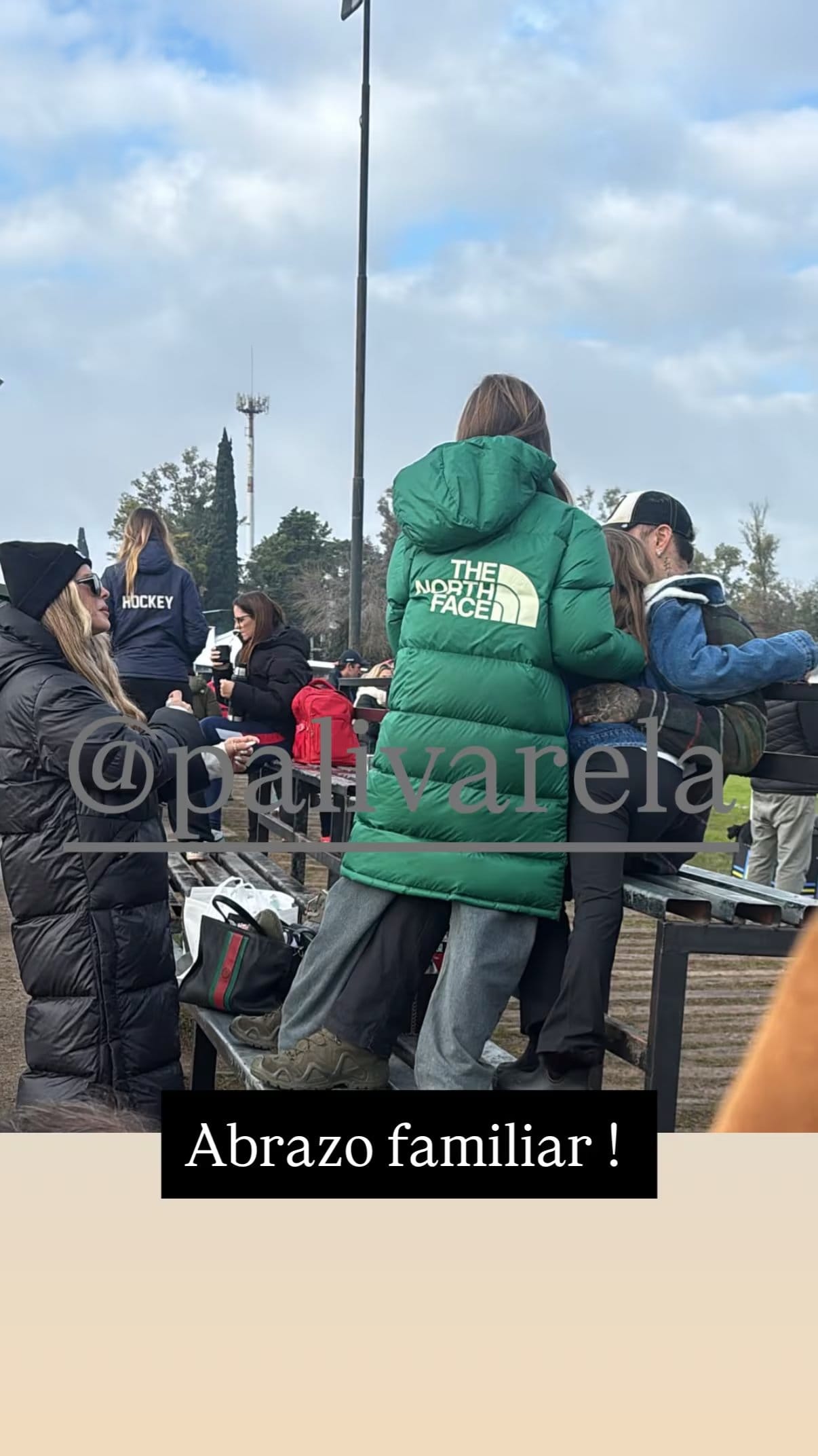 La China Su&aacute;rez, Mauro Icardi y las hijas del futbolista con Wanda Nara fueron a alentar a Rufina a su partido de hockey