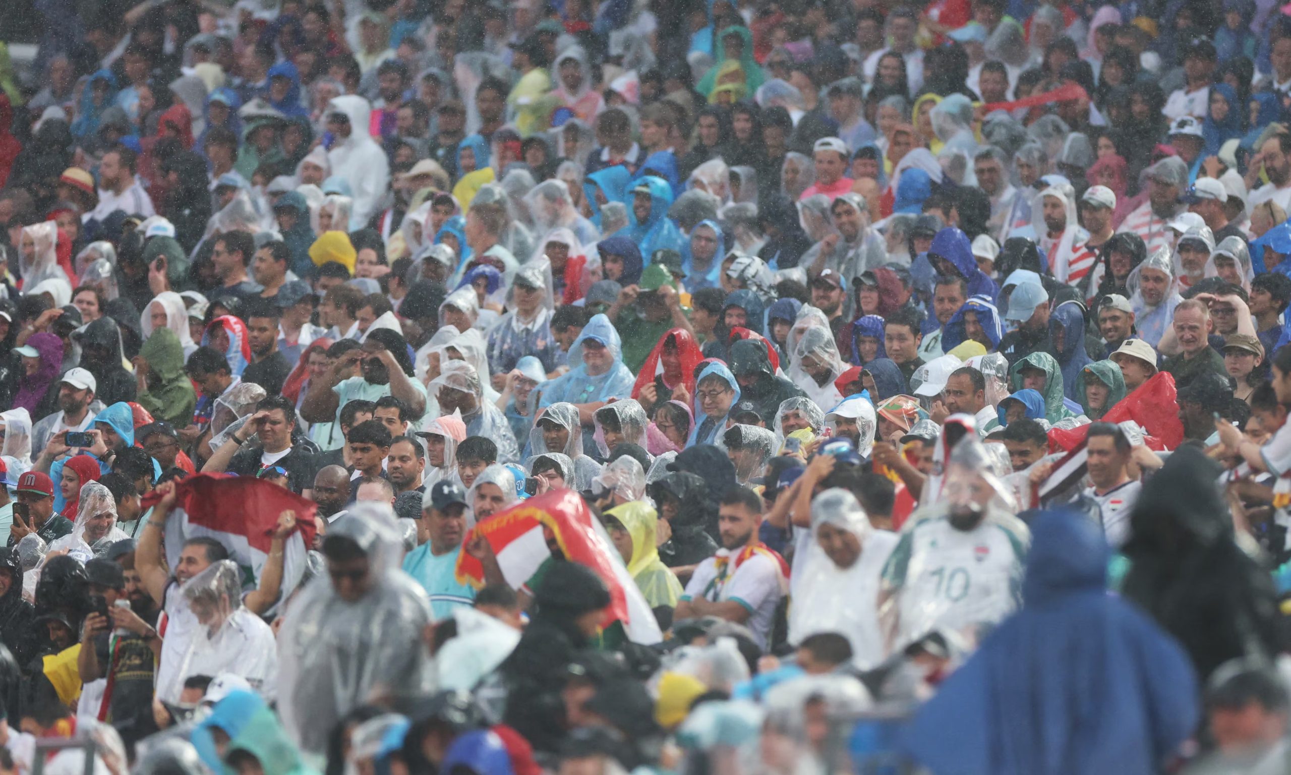 La grada del estadio de Filadelfia bajo la lluviae, en el partido entre Francia e Irak. / Reuters - Siphiwe Sibeko