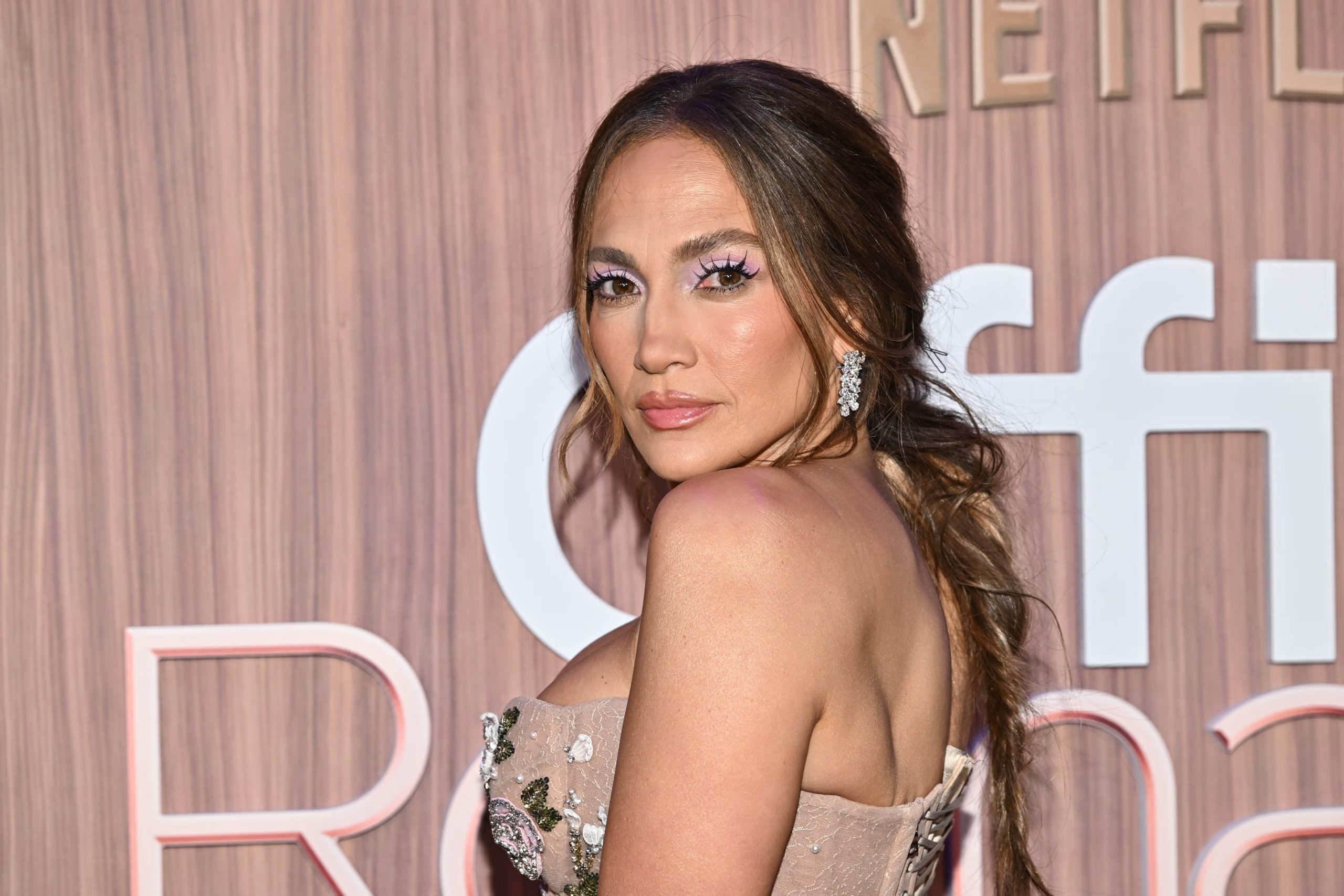 La vida sentimental de Jennifer Lopez estuvo bajo observación pública por sus relaciones con Ojani Noa, Cris Judd, Marc Anthony, Ben Affleck, Sean “Diddy” Combs, Casper Smart y Alex Rodriguez (Photo by Evan Agostini/Invision/AP)