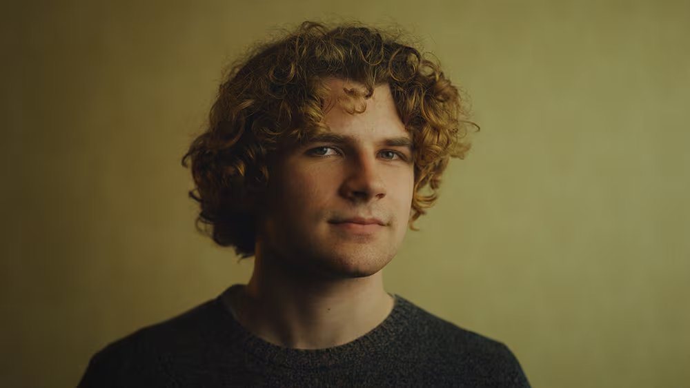 Sobre lo que hace que &ldquo;Backrooms&rdquo; sea tan aterradora: &ldquo;Es estar al borde de poder asomarse a la vuelta de la esquina&rdquo;, dijo Parsons, &ldquo;y hay otra esquina m&aacute;s all&aacute;&rdquo; (Imagen de Jeremy Cox)
