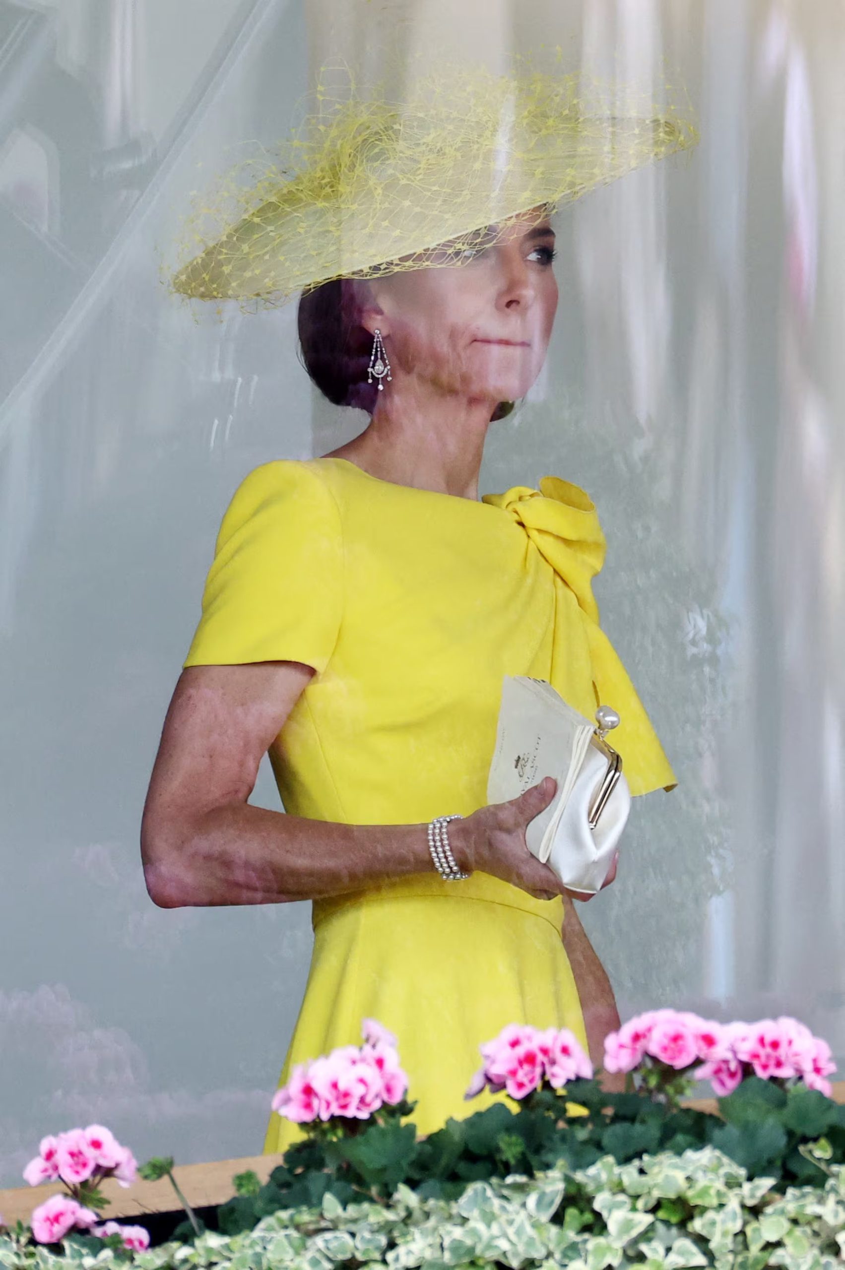 Kate Middleton deslumbra en su regreso a Ascot con un llamativo tocado amarillo (Reuters)