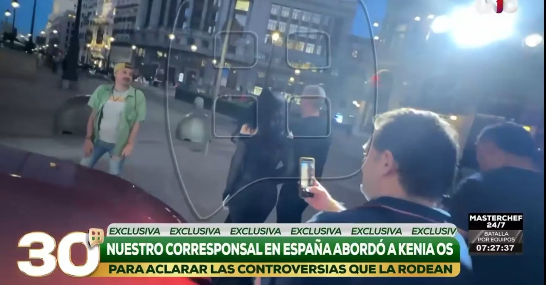 Kenia Os evita responder a un reportero de Ventaneando en España, quien la abordó para consultar sobre su supuesta ruptura con el cantante Peso Pluma. (Ventaneando: Captura de pantalla)