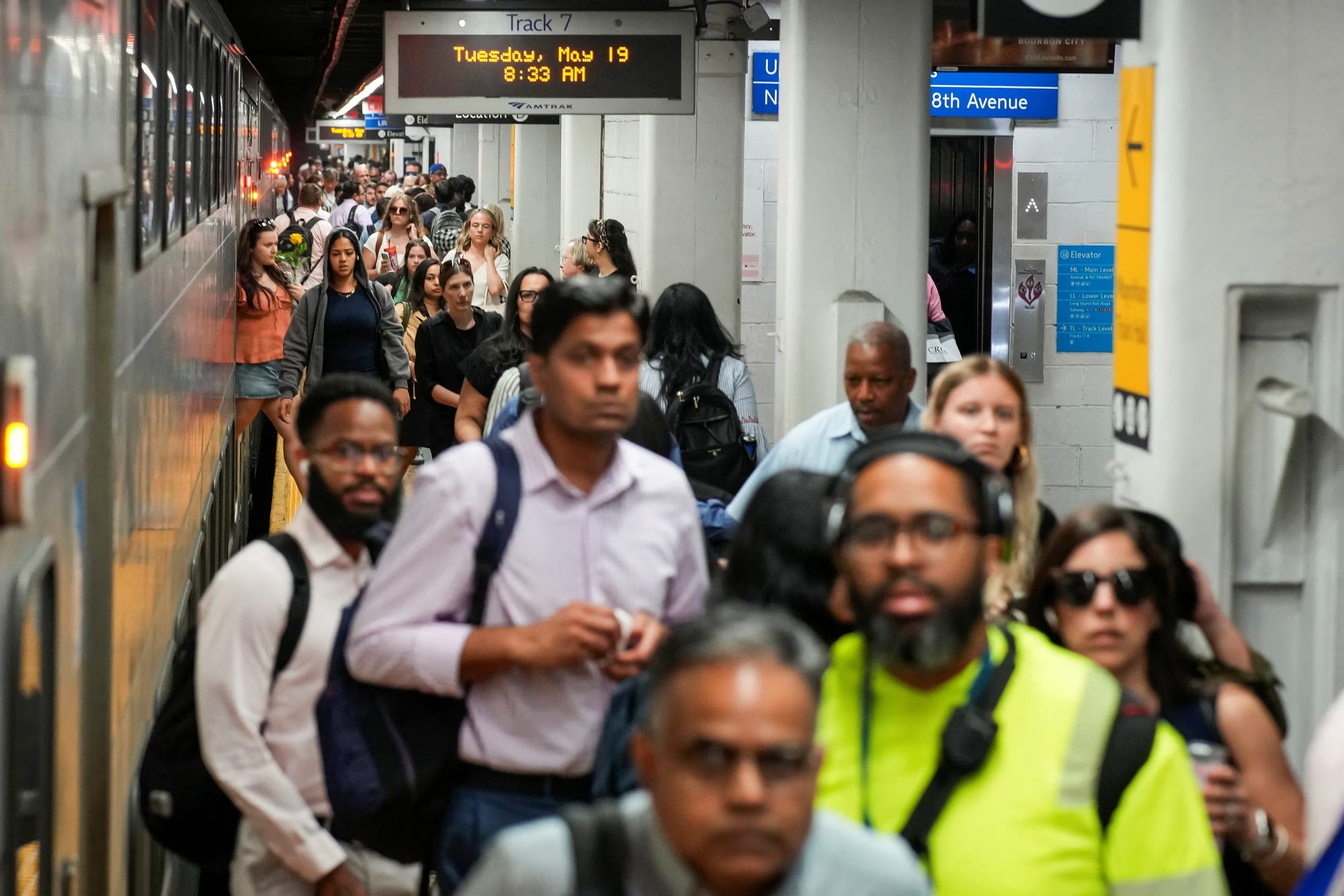 El n&uacute;mero de accesos no autorizados a las v&iacute;as del metro neoyorquino creci&oacute; de forma sostenida desde 2019, reflejando una tendencia preocupante (REUTERS/Eduardo Munoz)