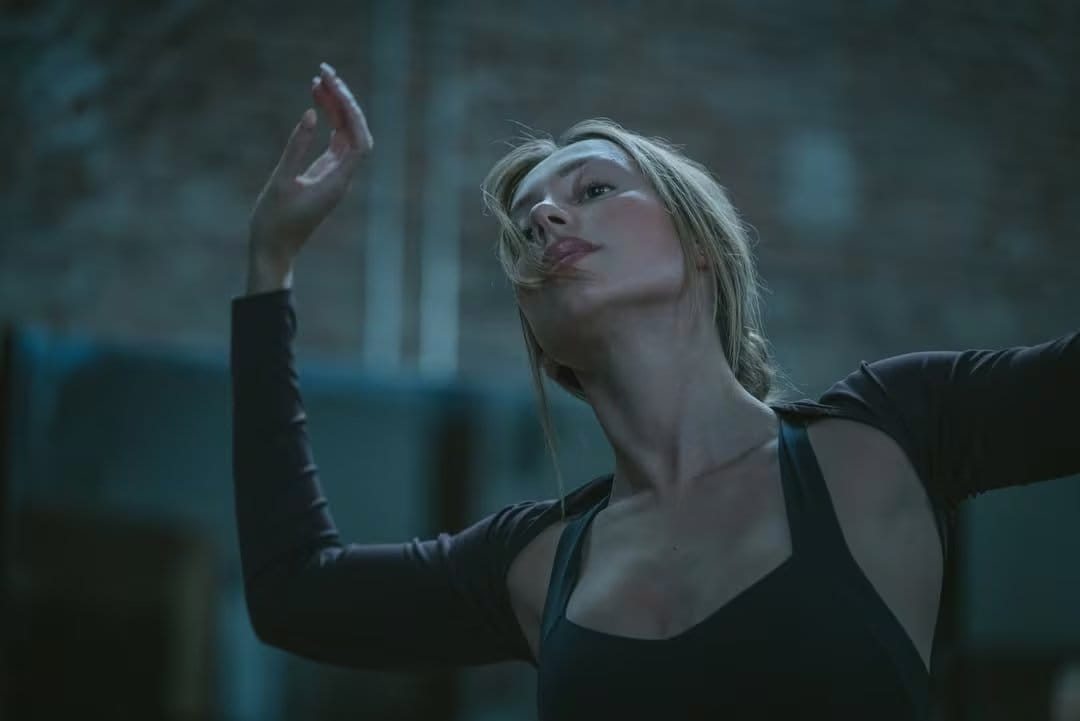 La bilogía Enfrentados de Mercedes Ron llega al cine con una historia de romance y tensión en Nueva York - ((Prime Video))