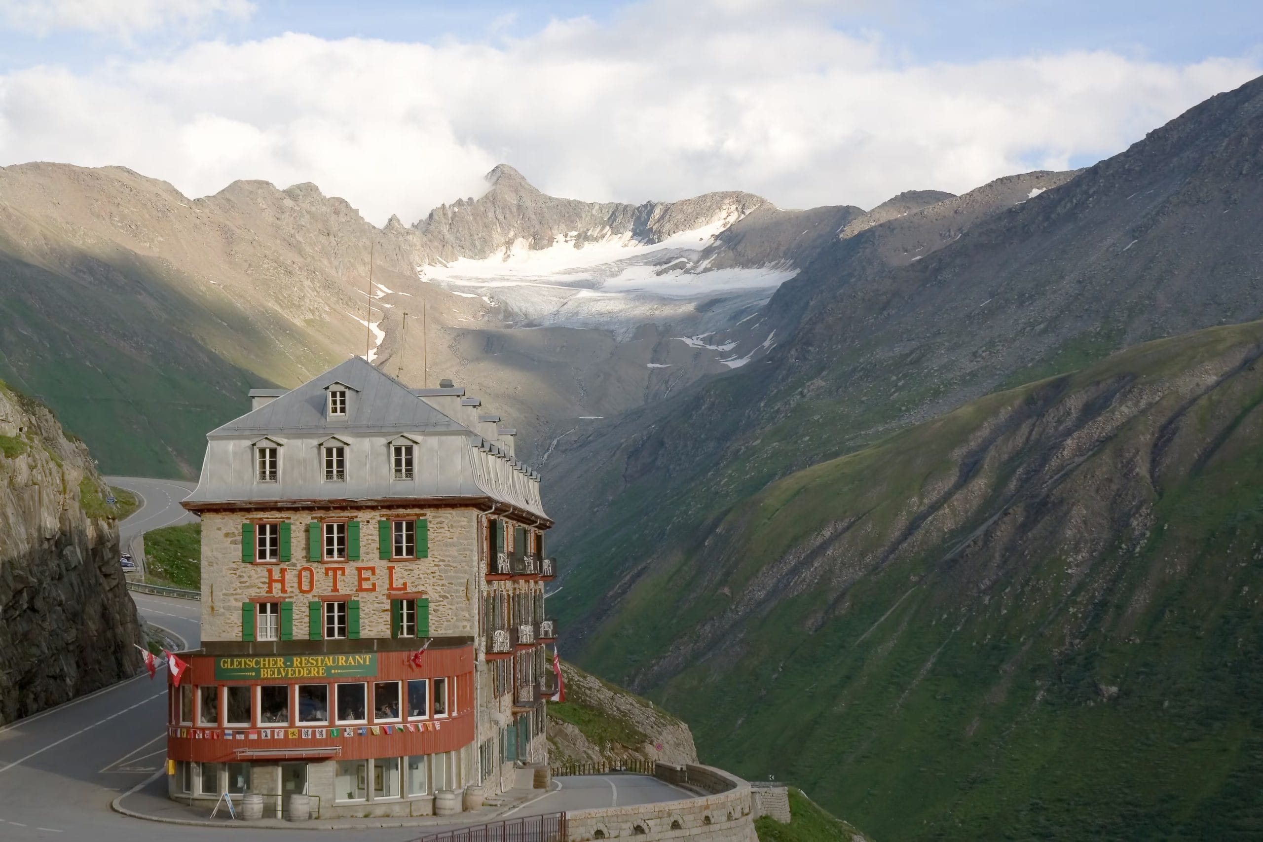 El hotel abandonado en la carretera de Furka (Wikimedia Commons)