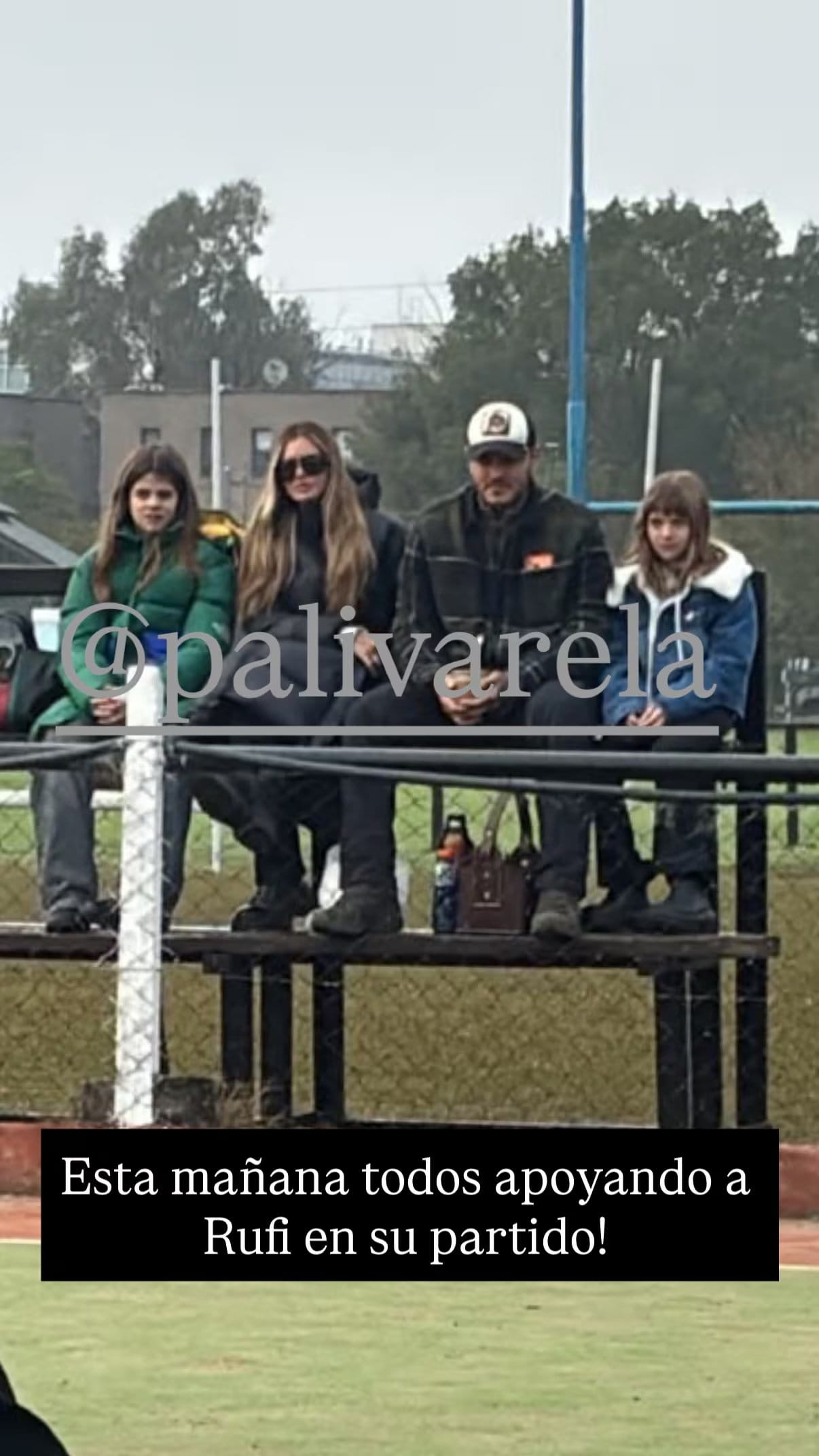 La China Suárez, Mauro Icardi y Cabré junto a Rocío Pardo viendo jugar a Rufina