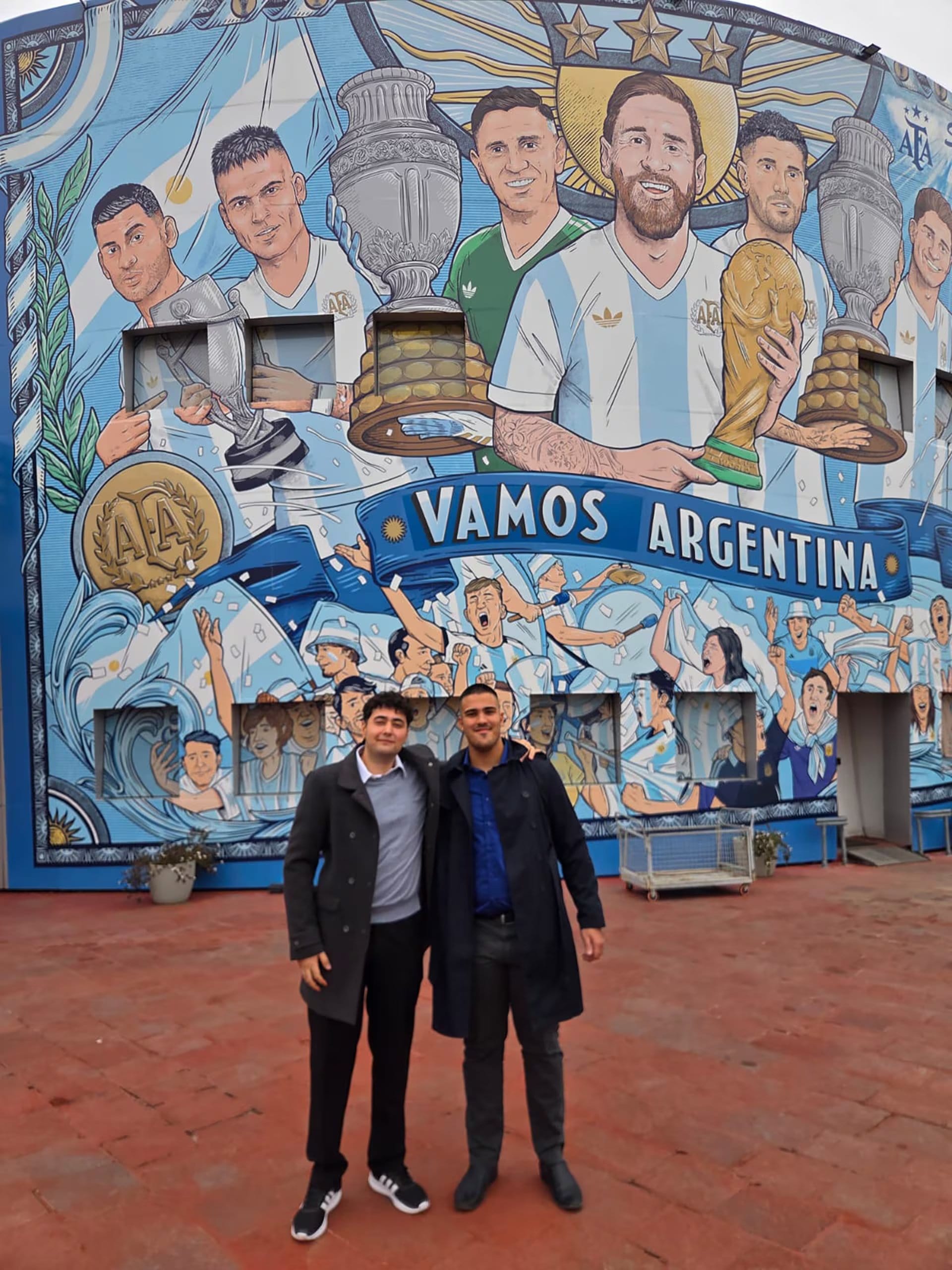 Francisco y Leandro en el predio de la AFA tras dejar los grips para Dibu Martínez