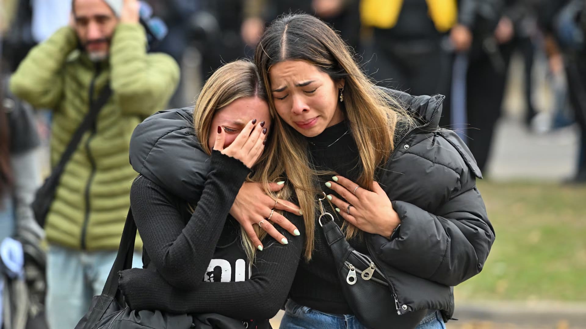 Los fanáticos expresaron su dolor, muchos con llantos y abrazados