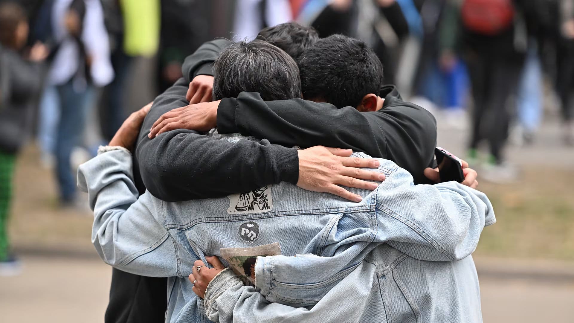 La extensa fila en las inmediaciones del Microestadio Gatica marcó la magnitud del homenaje