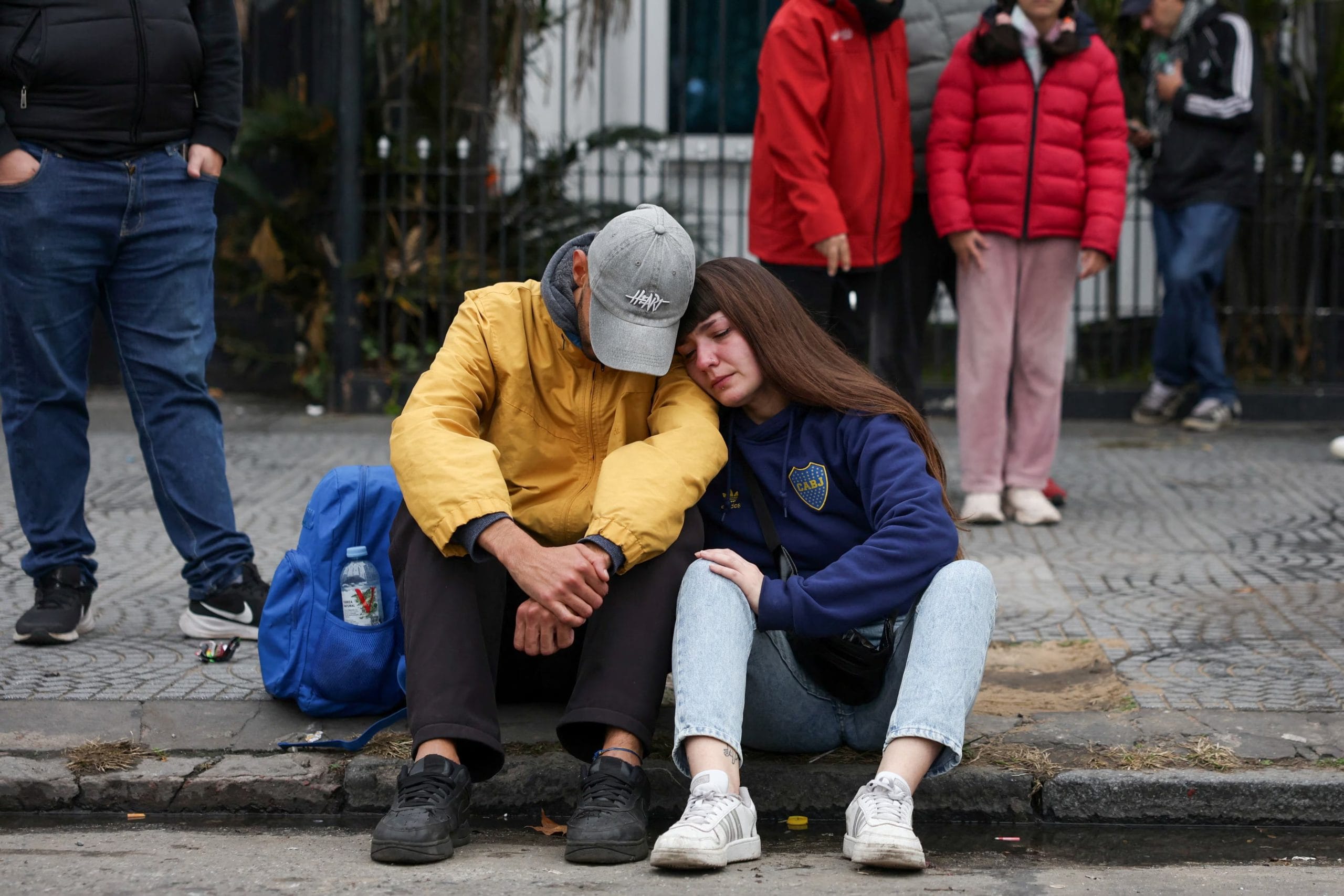 En un momento, la fila alcanzó al Puente Pueyrredón, a unas 40 cuadras de distancia del sitio del velatorio