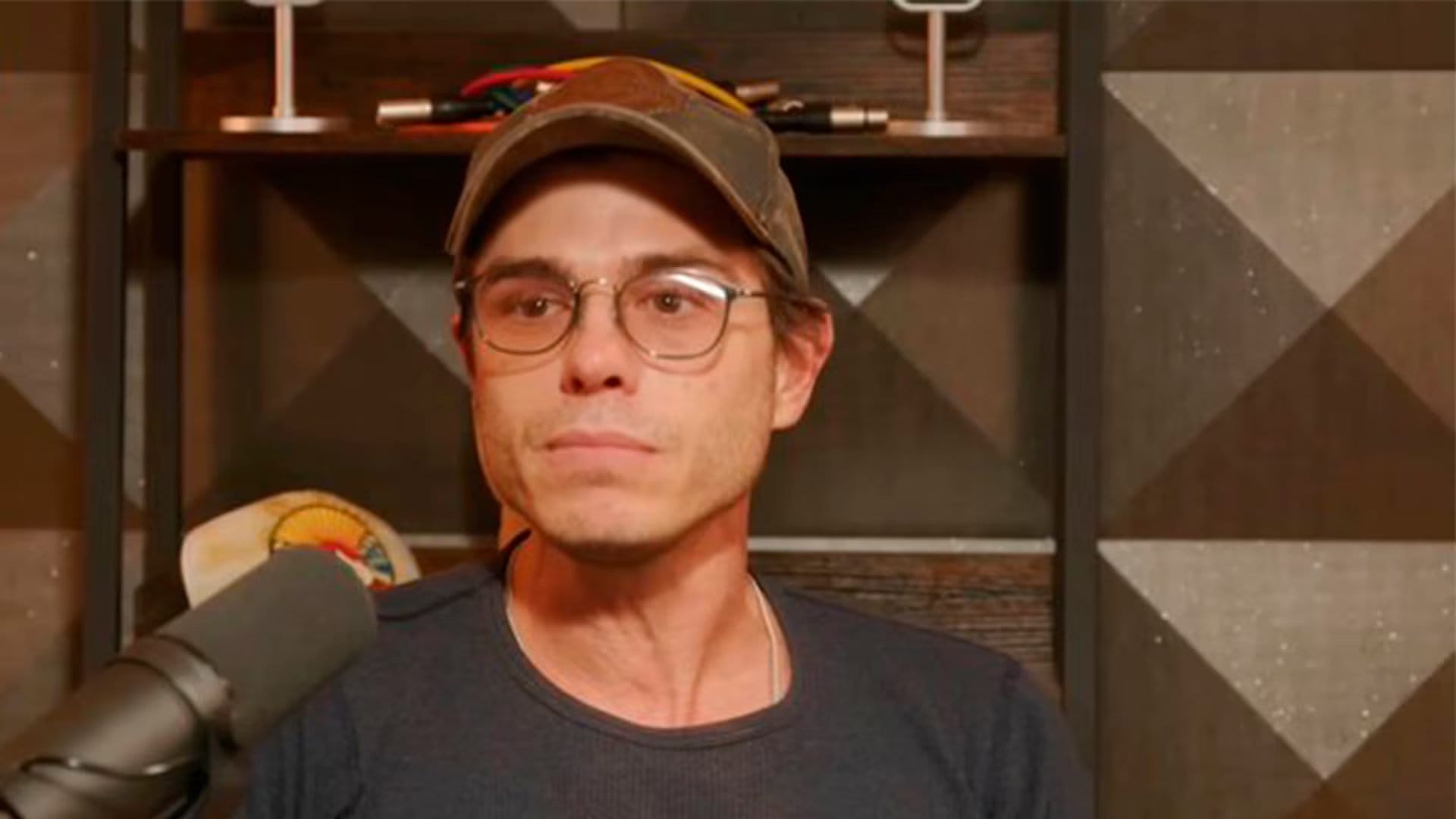 Durante un reencuentro en Los &Aacute;ngeles, el actor cont&oacute; que su compa&ntilde;ero convert&iacute;a los paseos en una prueba de personaje (Instagram @officialbrotherlylovepod)