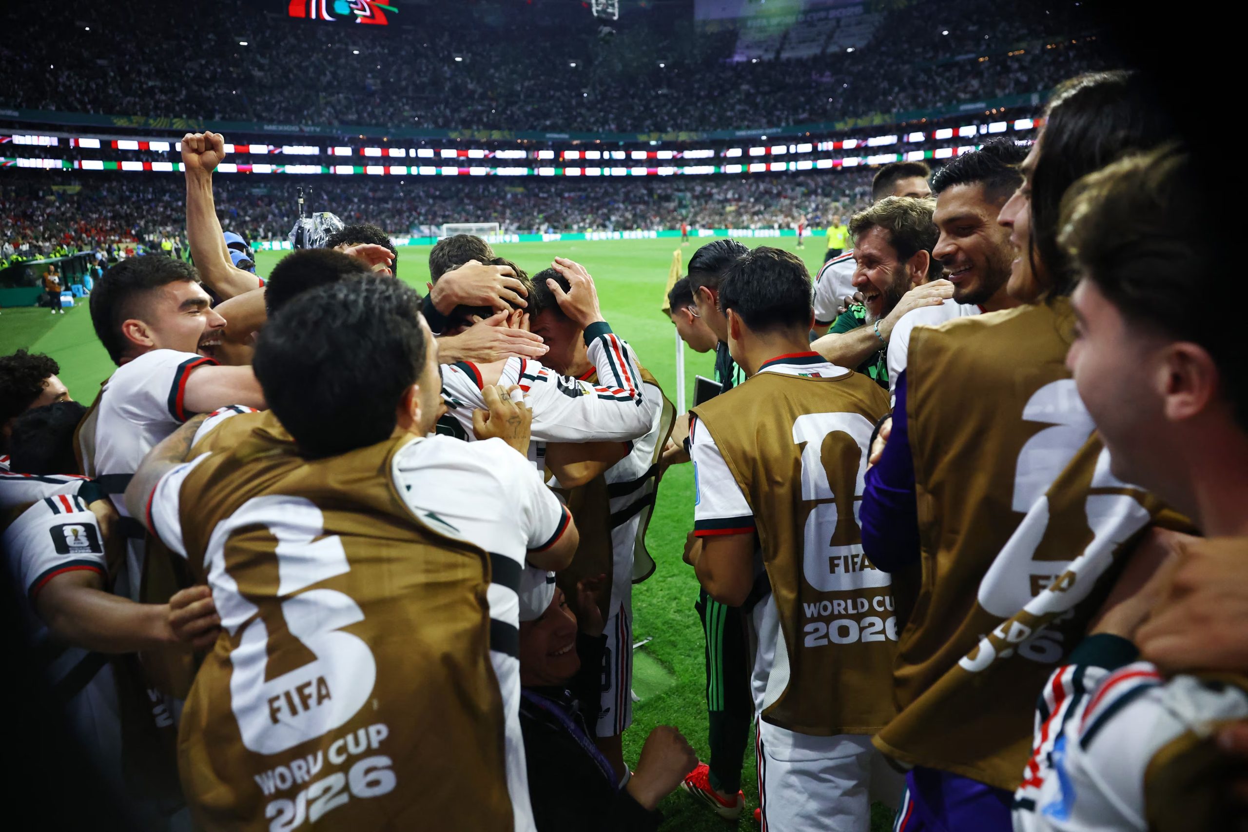 Mateo Ch&aacute;vez hizo gritar al estadio Ciudad de M&eacute;xico. REUTERS/Pedro Nunes