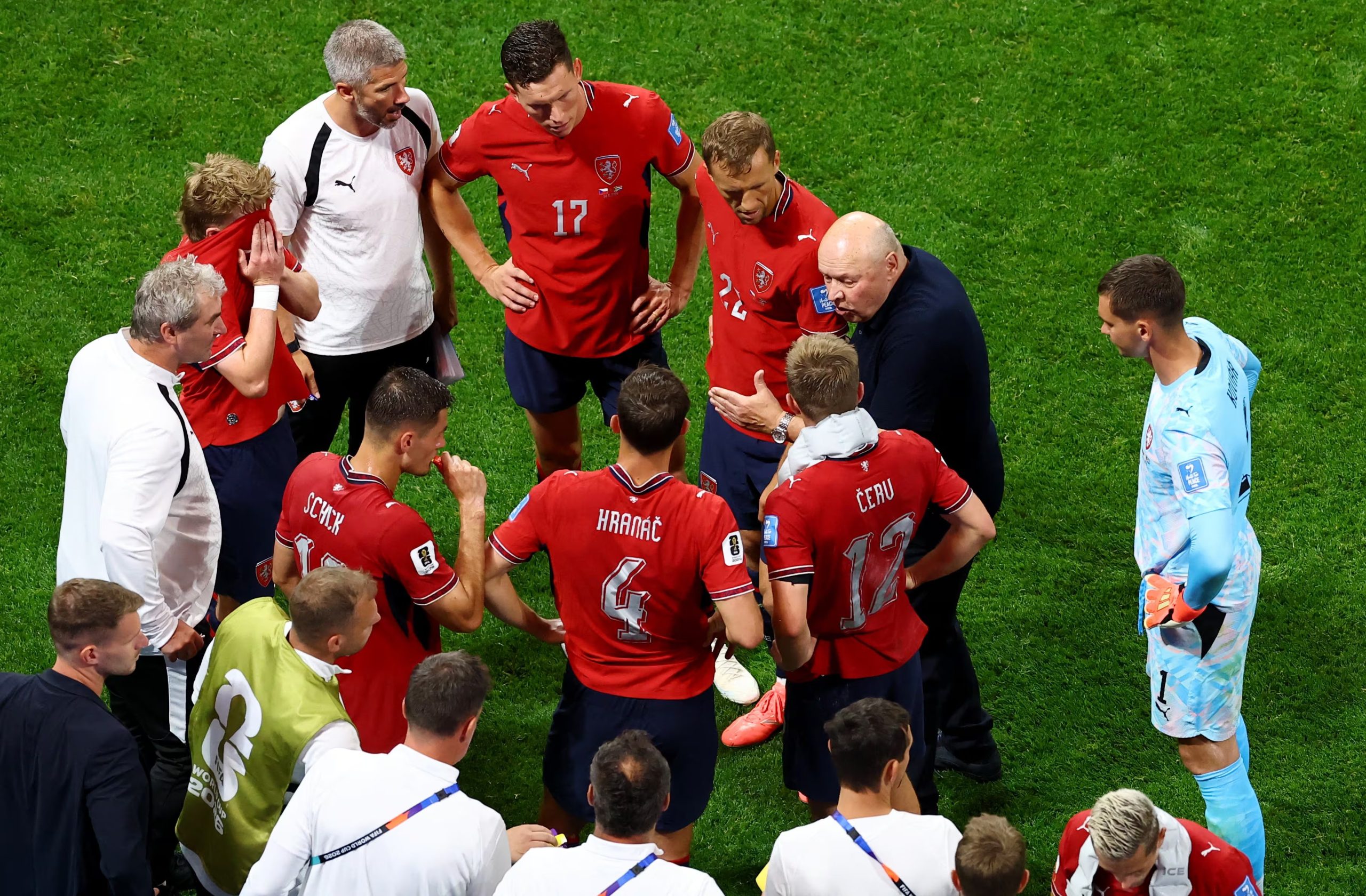 Chequia s&oacute;lo obtuvo un punto en tres partidos jugados en el Grupo A. REUTERS/Bernadett Szabo