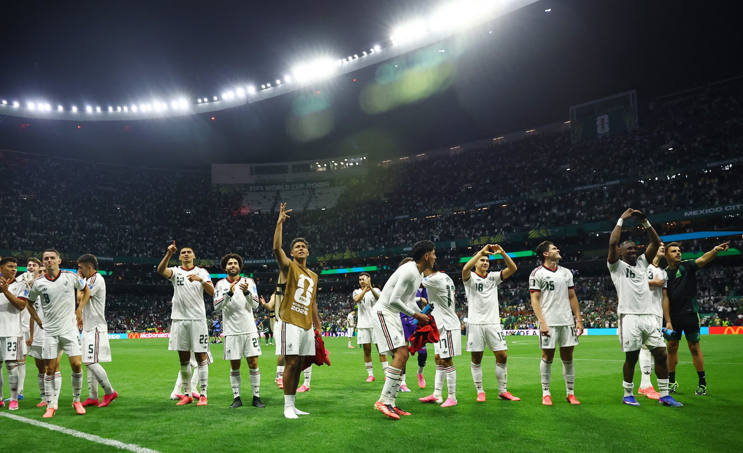El Tricolor disfruta de la victoria en el estadio Ciudad de M&eacute;xico. REUTERS/Pedro Nunes