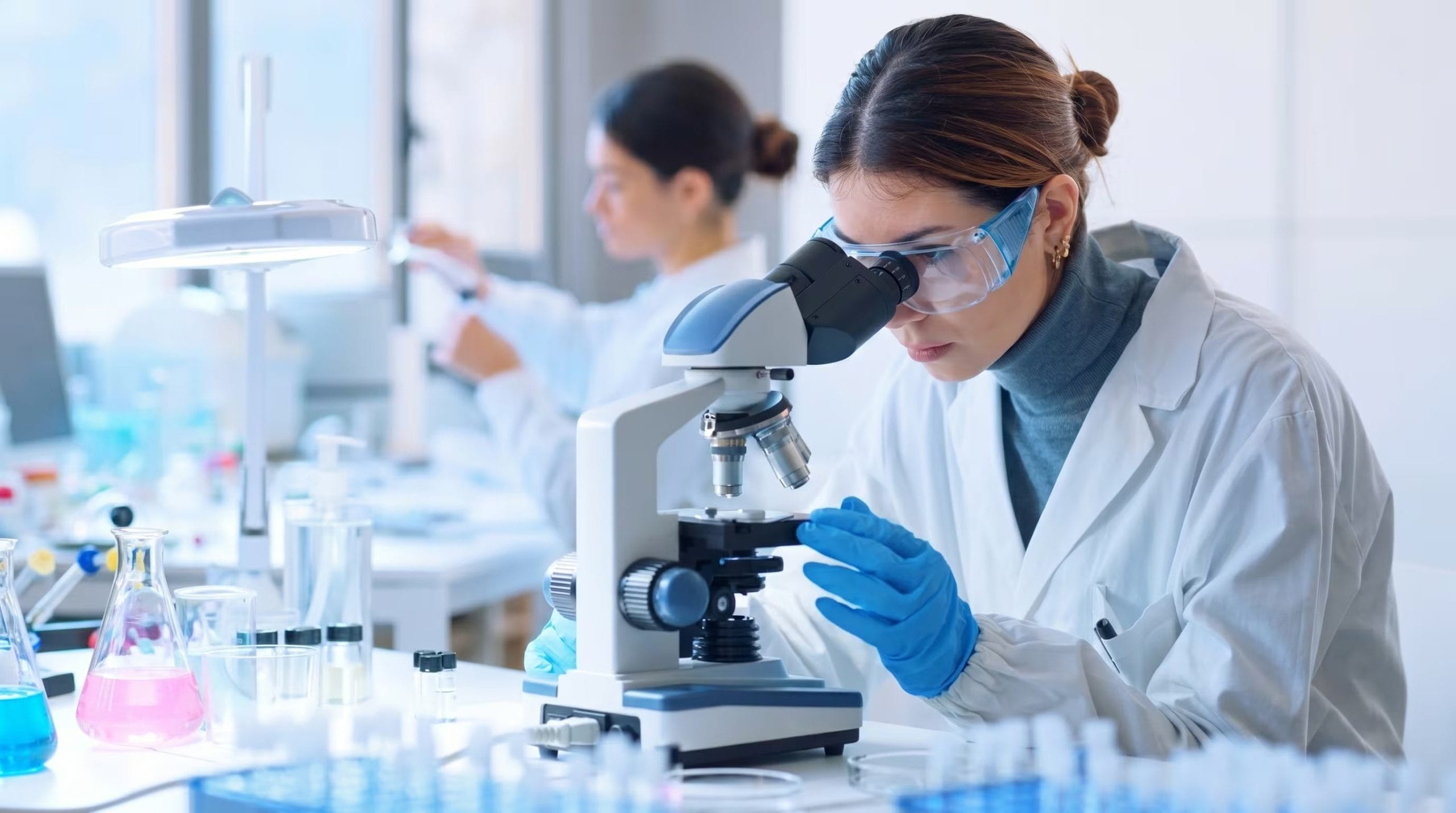 La nueva investigación editó los genes PCSK9 y HBG1/2 para evaluar la viabilidad de modificar colesterol, riesgo cardiovascular y enfermedades como la anemia falciforme y la beta-talasemia. (Imagen Ilustrativa Infobae)