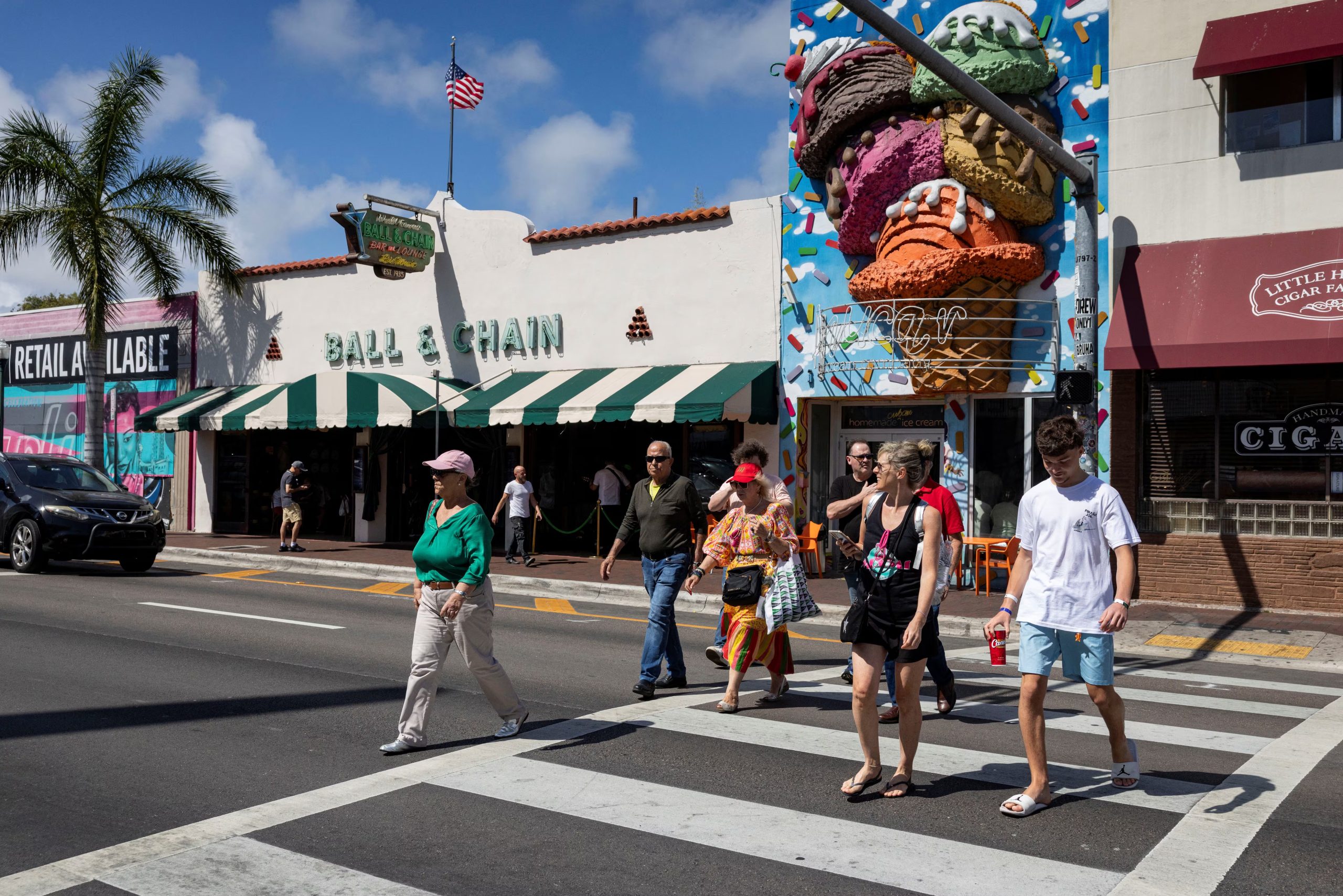 El condado de Miami-Dade recibi&oacute; m&aacute;s de USD 20 millones del programa Safe Streets for All para 27 proyectos vinculados al plan Vision Zero (REUTERS/Eva Marie Uzcategui)