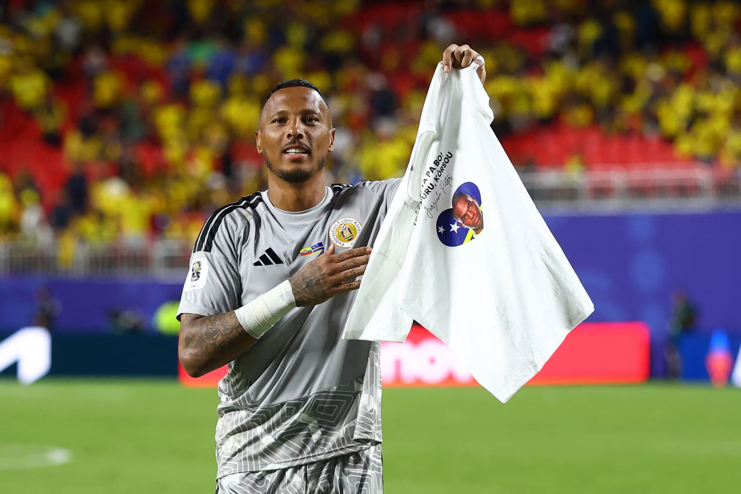 Soccer Football - FIFA World Cup 2026 - Group E - Ecuador v Curacao - Kansas City Stadium, Kansas City, Missouri, U.S. - June 20, 2026 Curacao's Eloy Room celebrates while holding up a t-shirt after the match REUTERS/Hannah Mckay