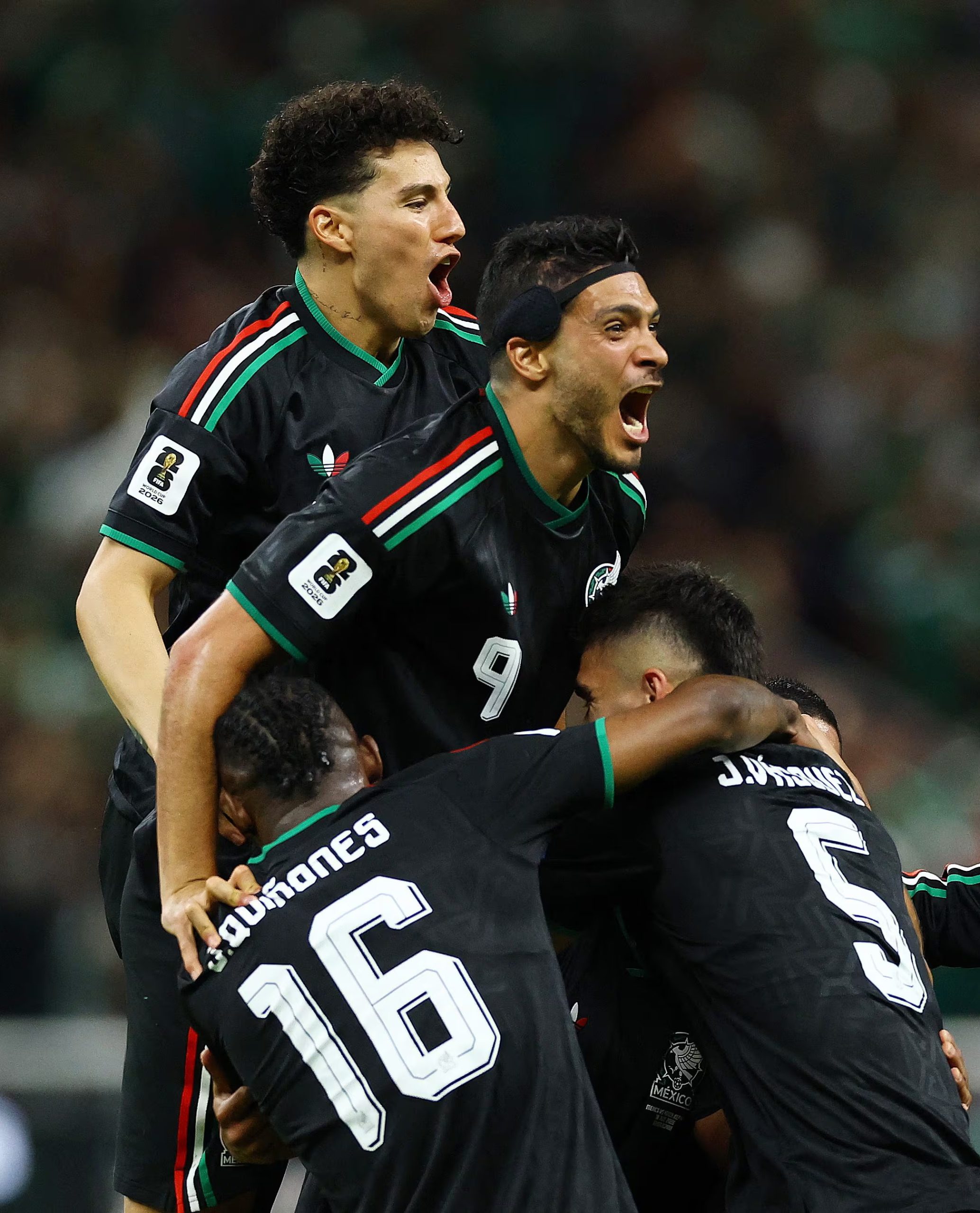 México festeja el gol de Luis Romo. REUTERS/Daniel Becerril