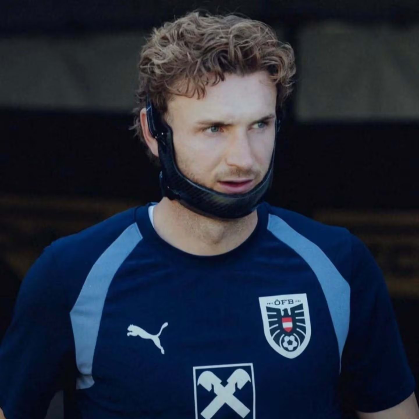 El lateral Stefan Posch usará una férula para proteger la zona