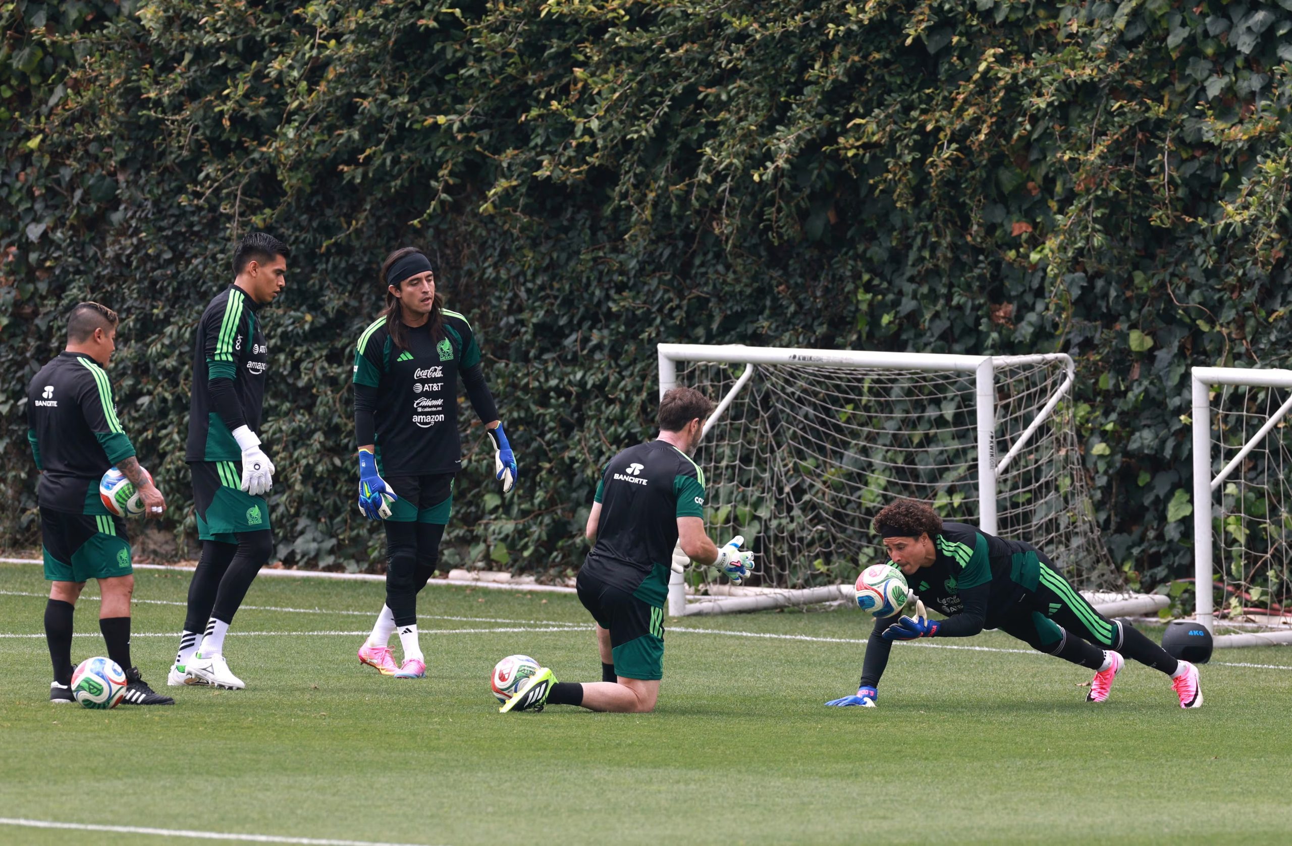 Para Rangel, la cercan&iacute;a con Memo Ochoa fue determinante (REUTERS/Henry Romero)