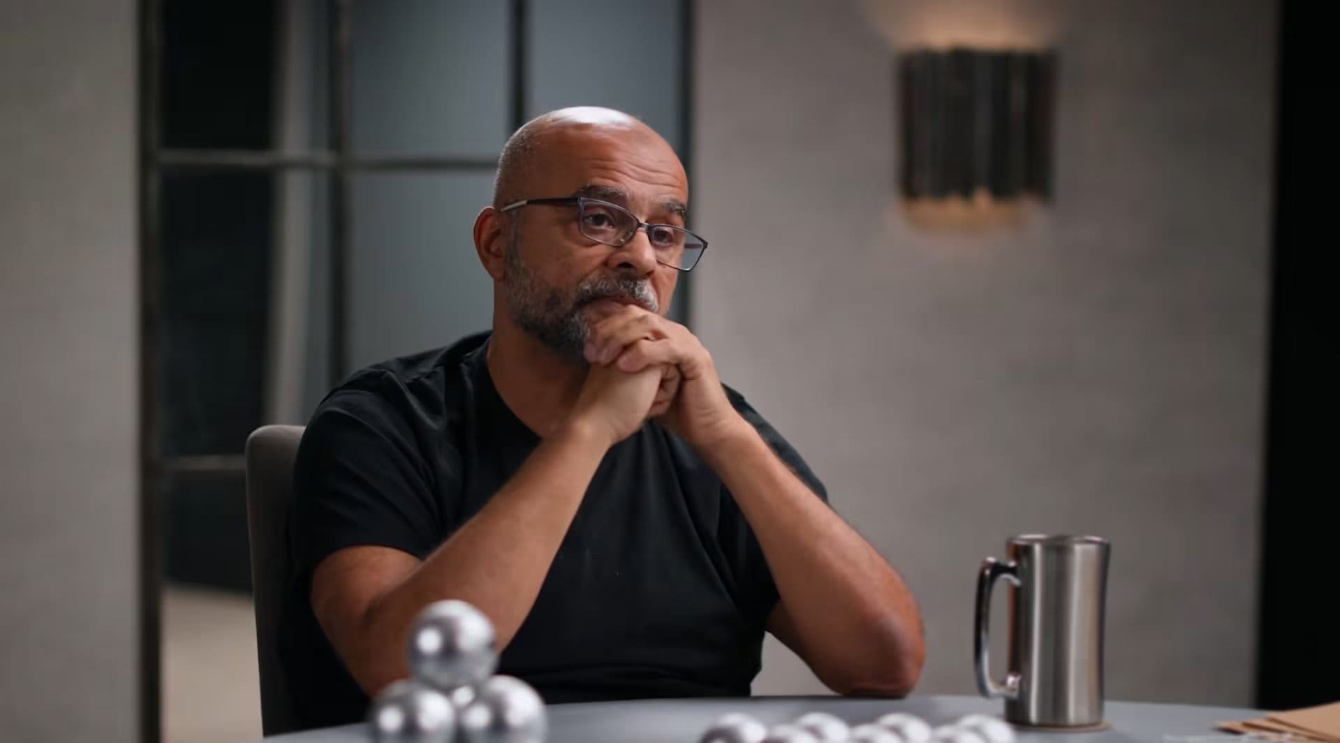 El ex directivo de Google advierte sobre la amenaza de concentración de poder y debilitamiento democrático ante el dominio de oligopolios tecnológicos (Captura de video: YouTube/@TheDiaryOfACEO)