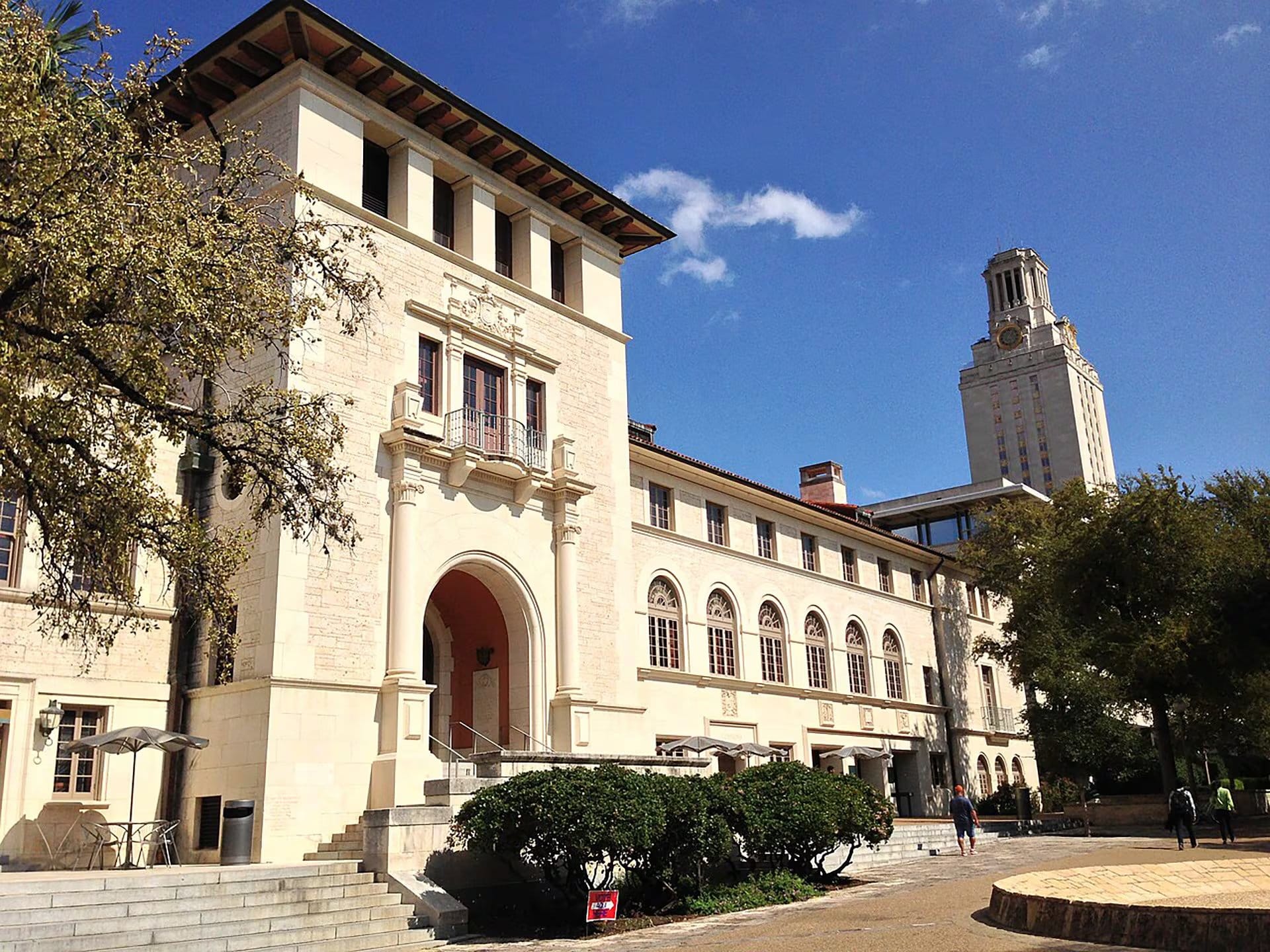 La Universidad de Texas en Austin ocupa el puesto 35 global y se ubica en el 0,2% superior entre más de 21.000 universidades evaluadas por CWUR