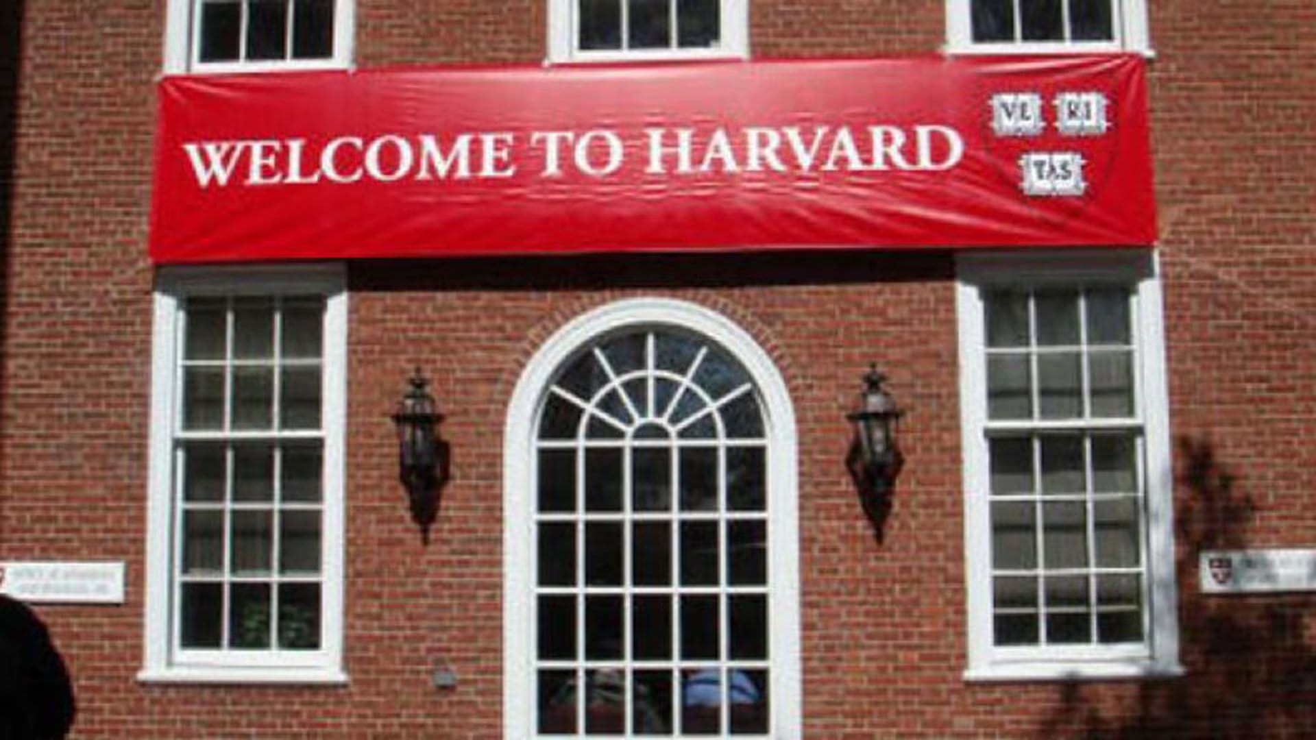 El Top 10 del CWUR 2026 quedó liderado por Harvard, MIT y Stanford, con fuerte presencia de universidades de Estados Unidos e Inglaterra (AFP)